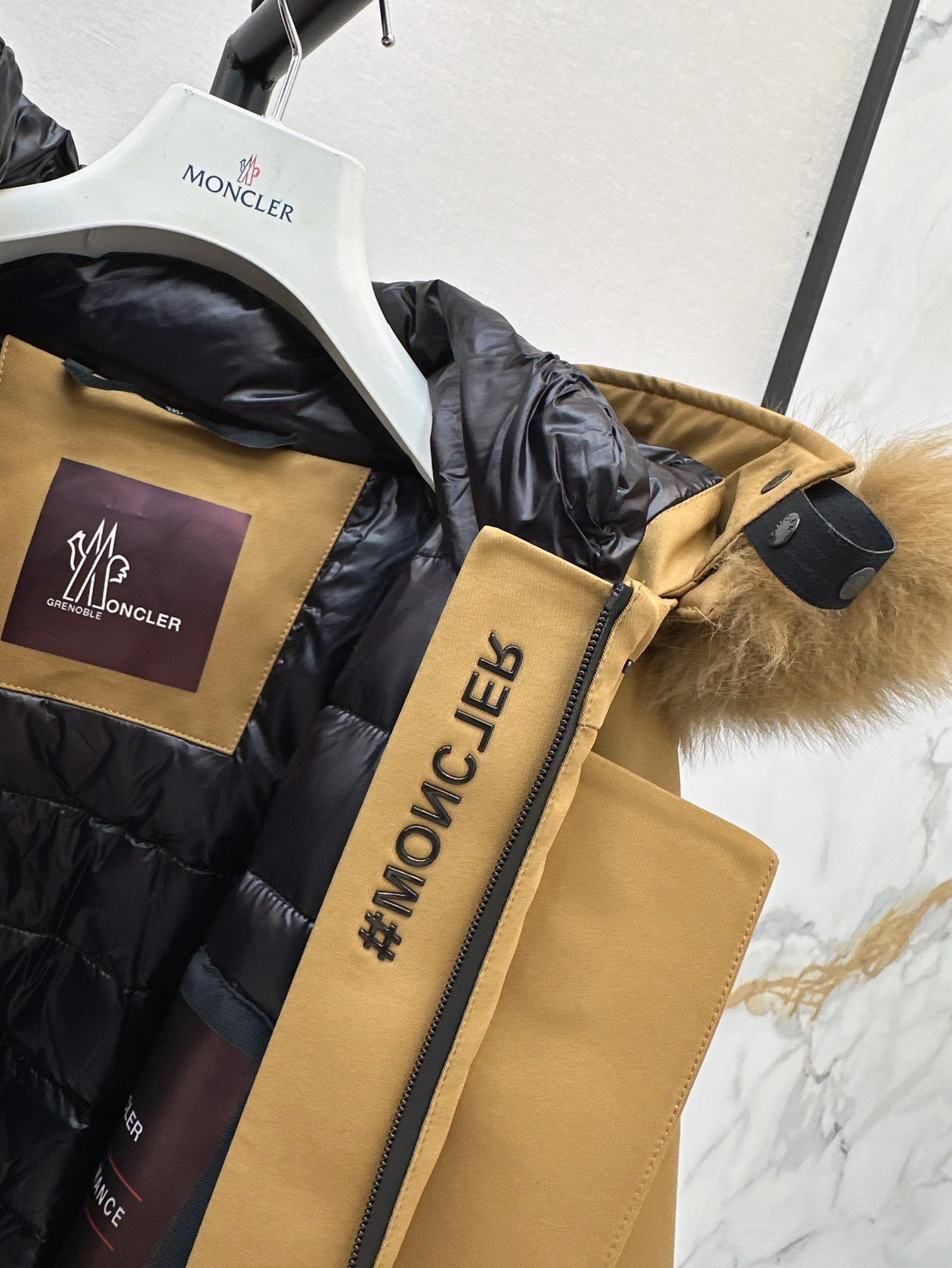 Moncler Down Jackets AllSeason 145872