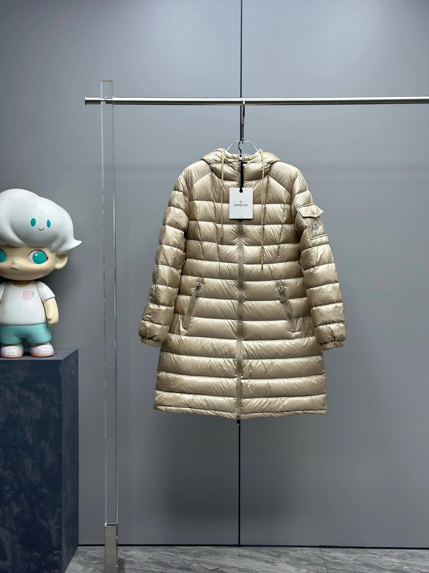 Vibrant Moncler Down Jackets 145877