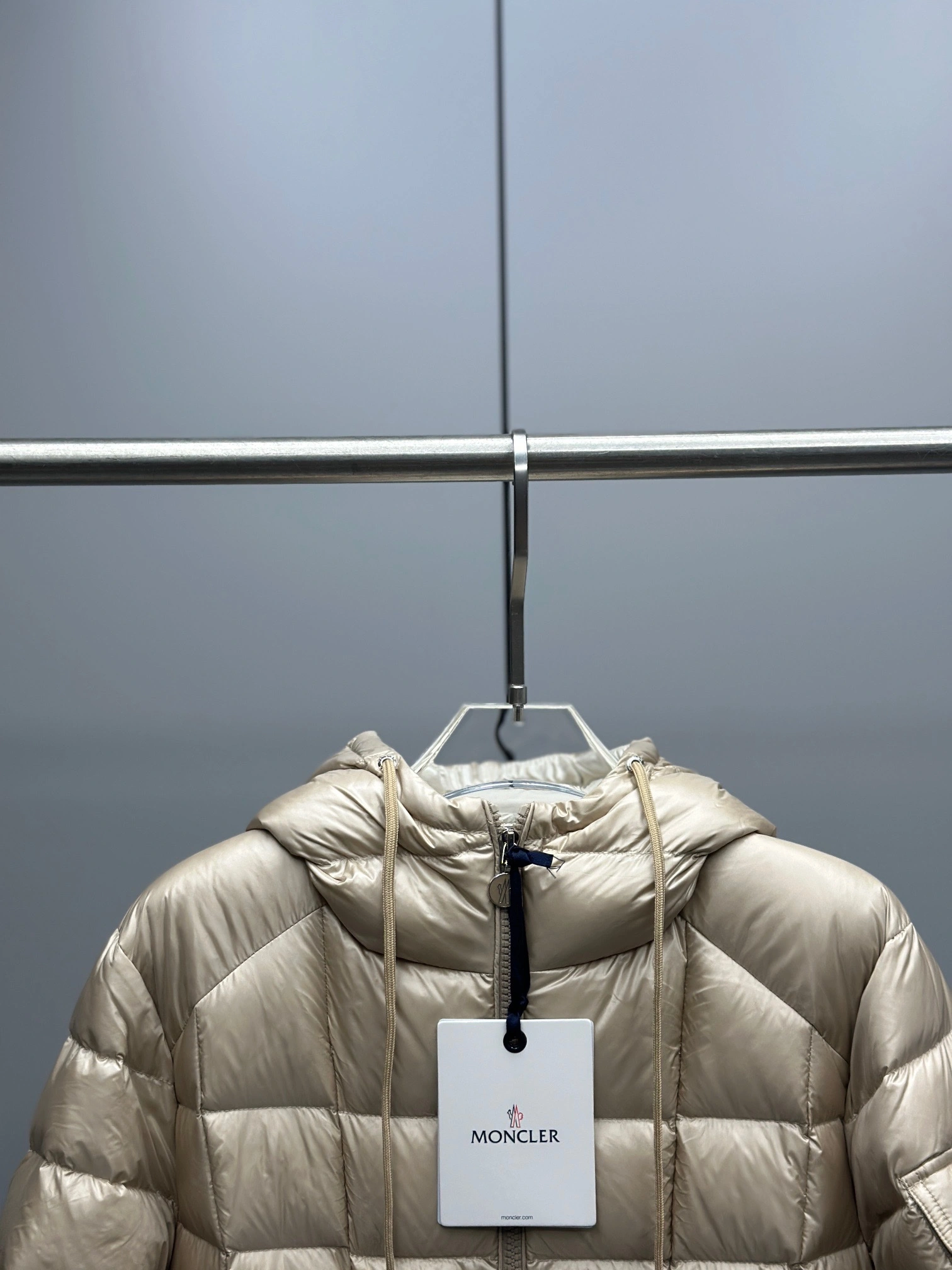 Vibrant Moncler Down Jackets 145877