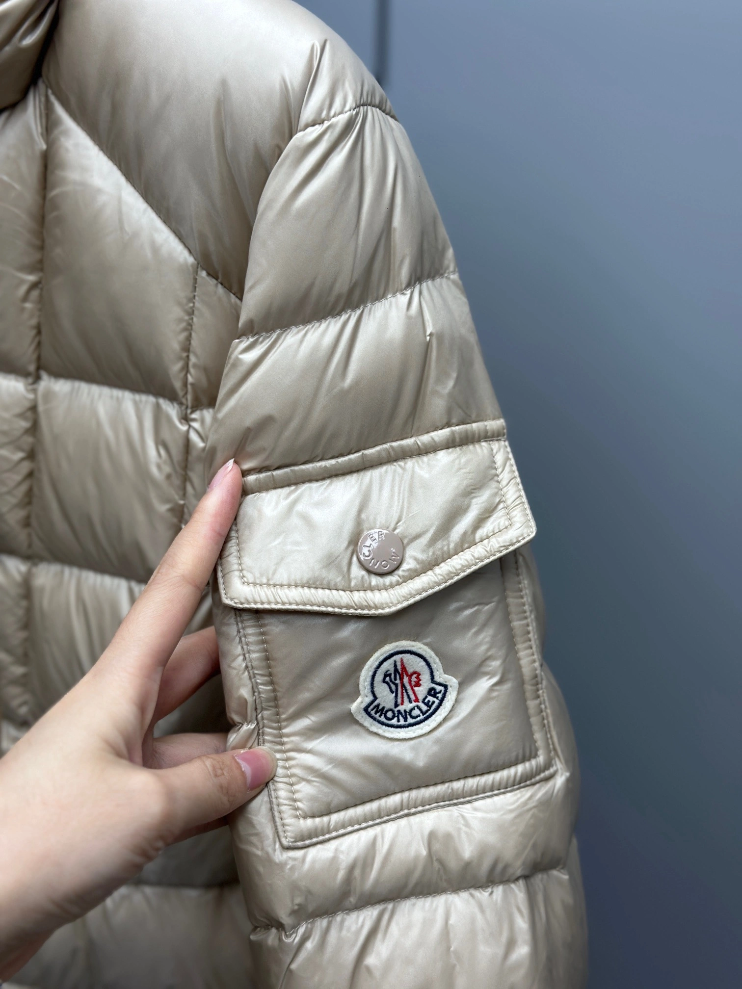 Vibrant Moncler Down Jackets 145877