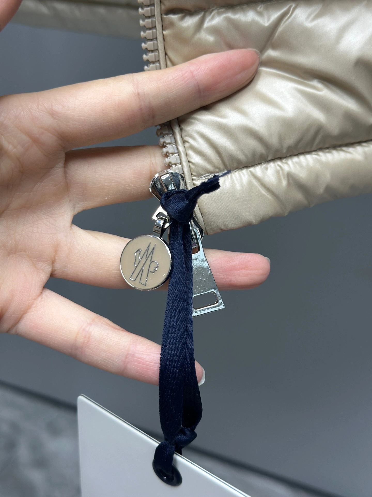 Vibrant Moncler Down Jackets 145877