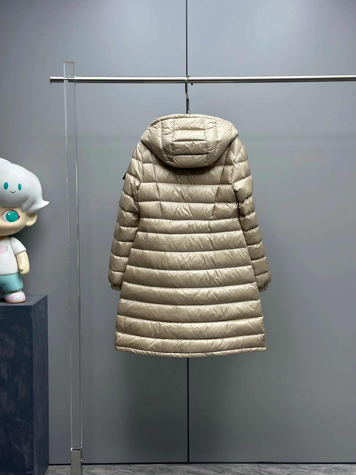 Vibrant Moncler Down Jackets 145877