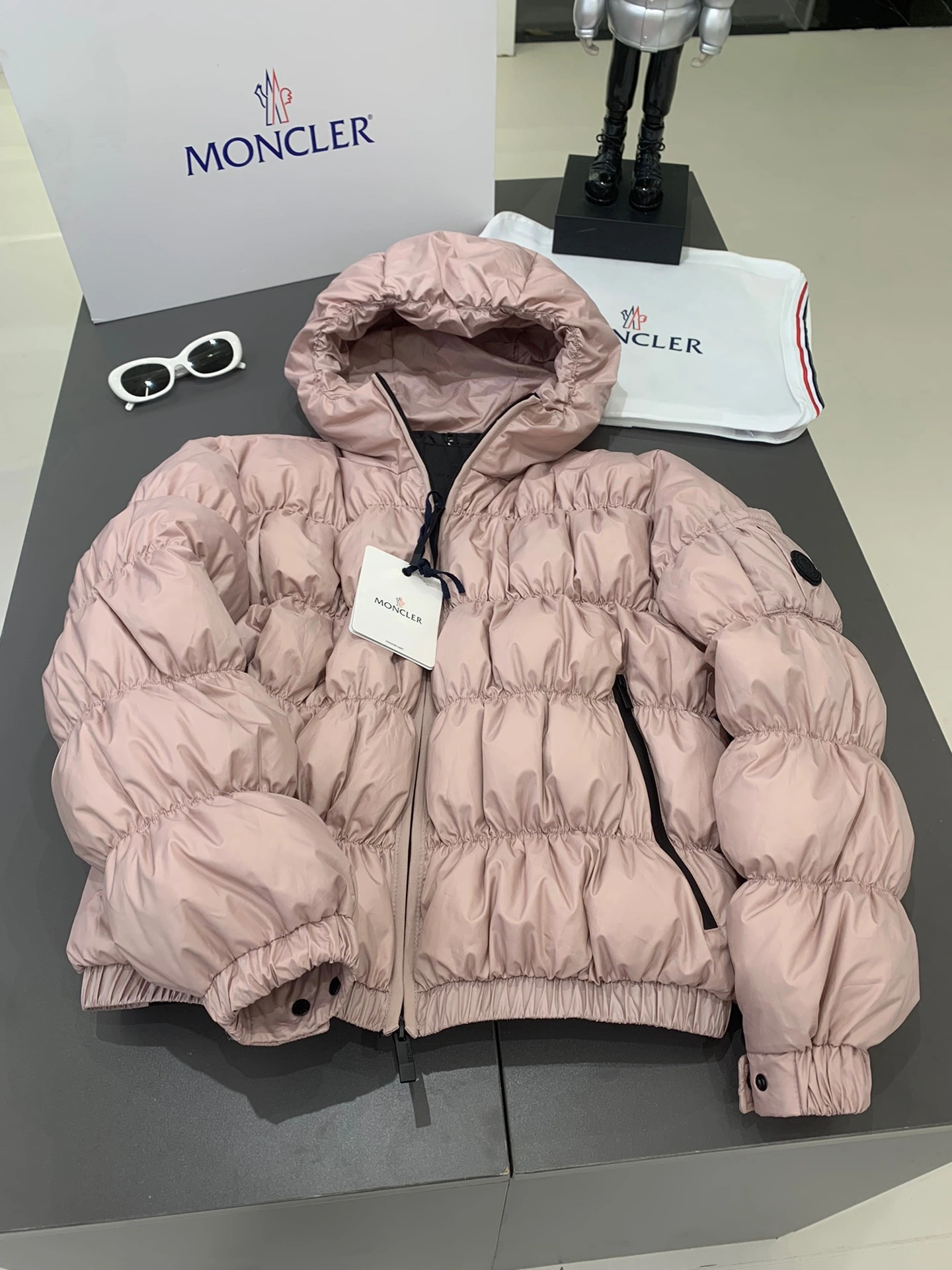 Moncler Down Jackets AllSeason 145860