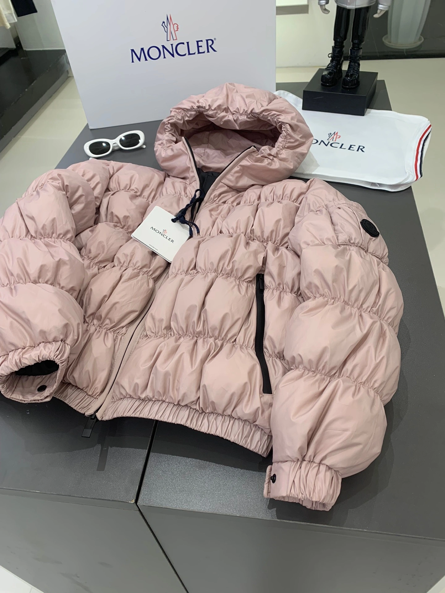 Moncler Down Jackets AllSeason 145860
