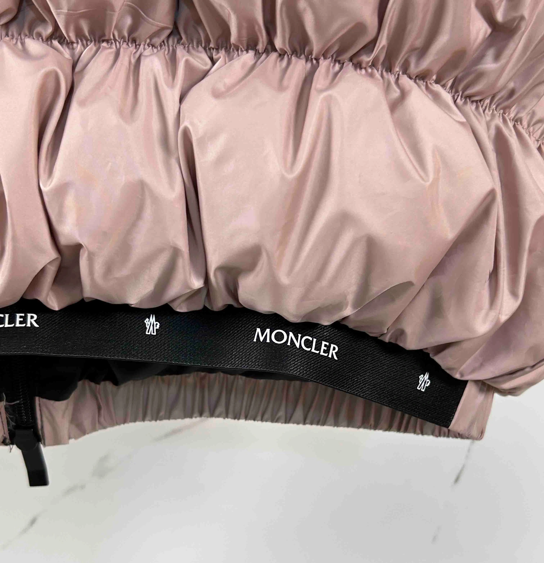 Moncler Down Jackets Versatile 145874