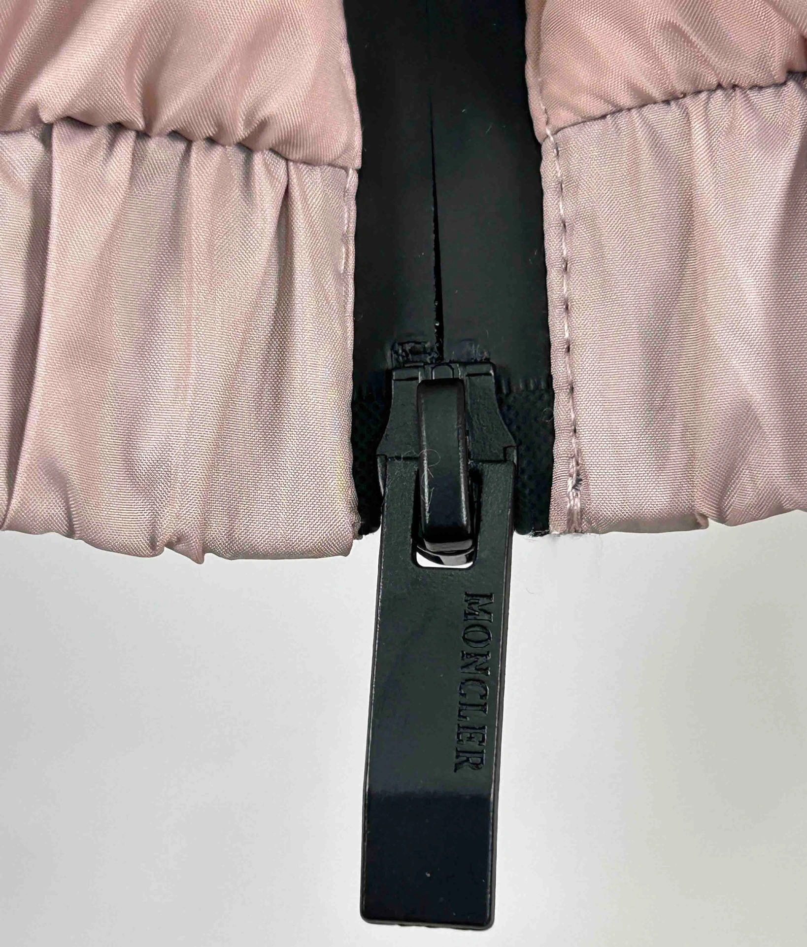 Moncler Down Jackets Versatile 145874