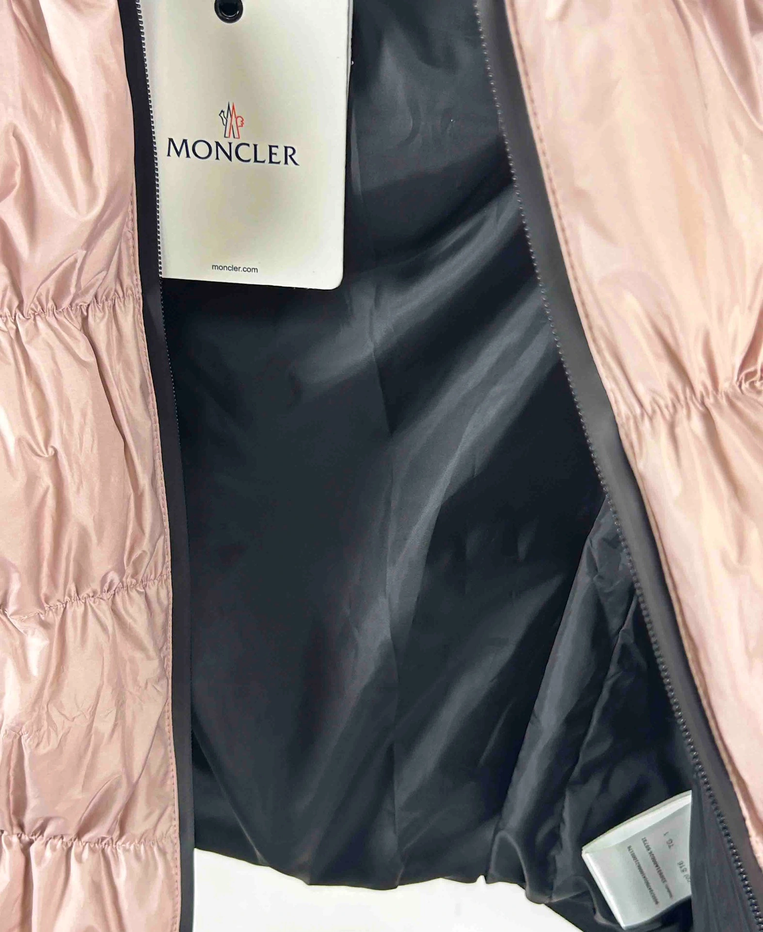 Moncler Down Jackets Versatile 145874
