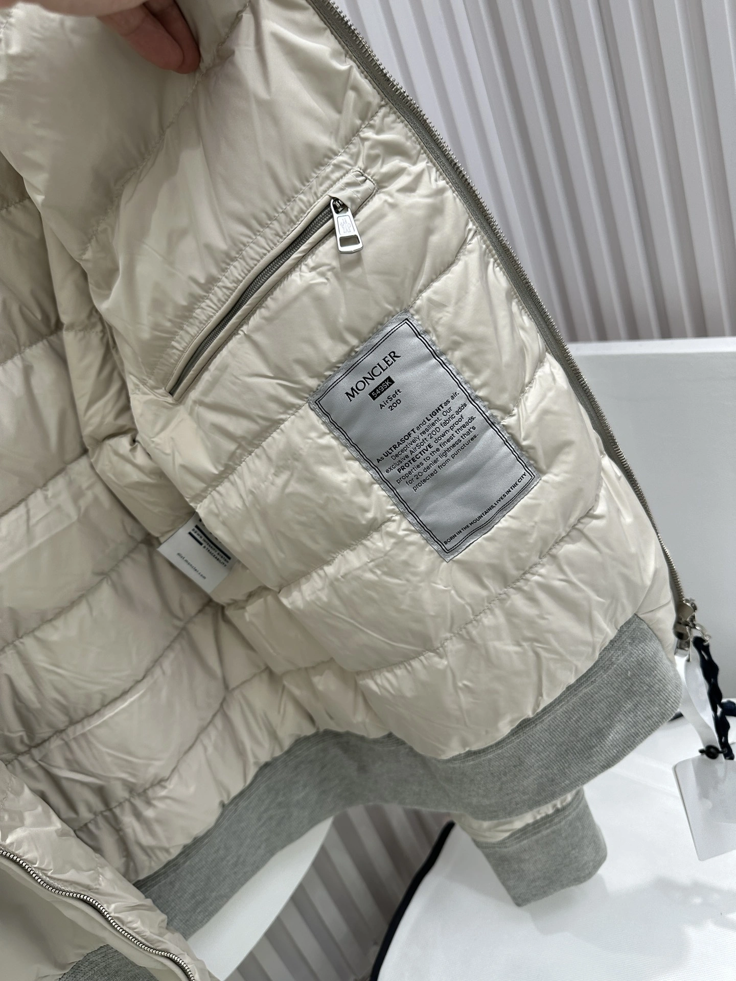 Sporty Moncler Down Jackets 145883
