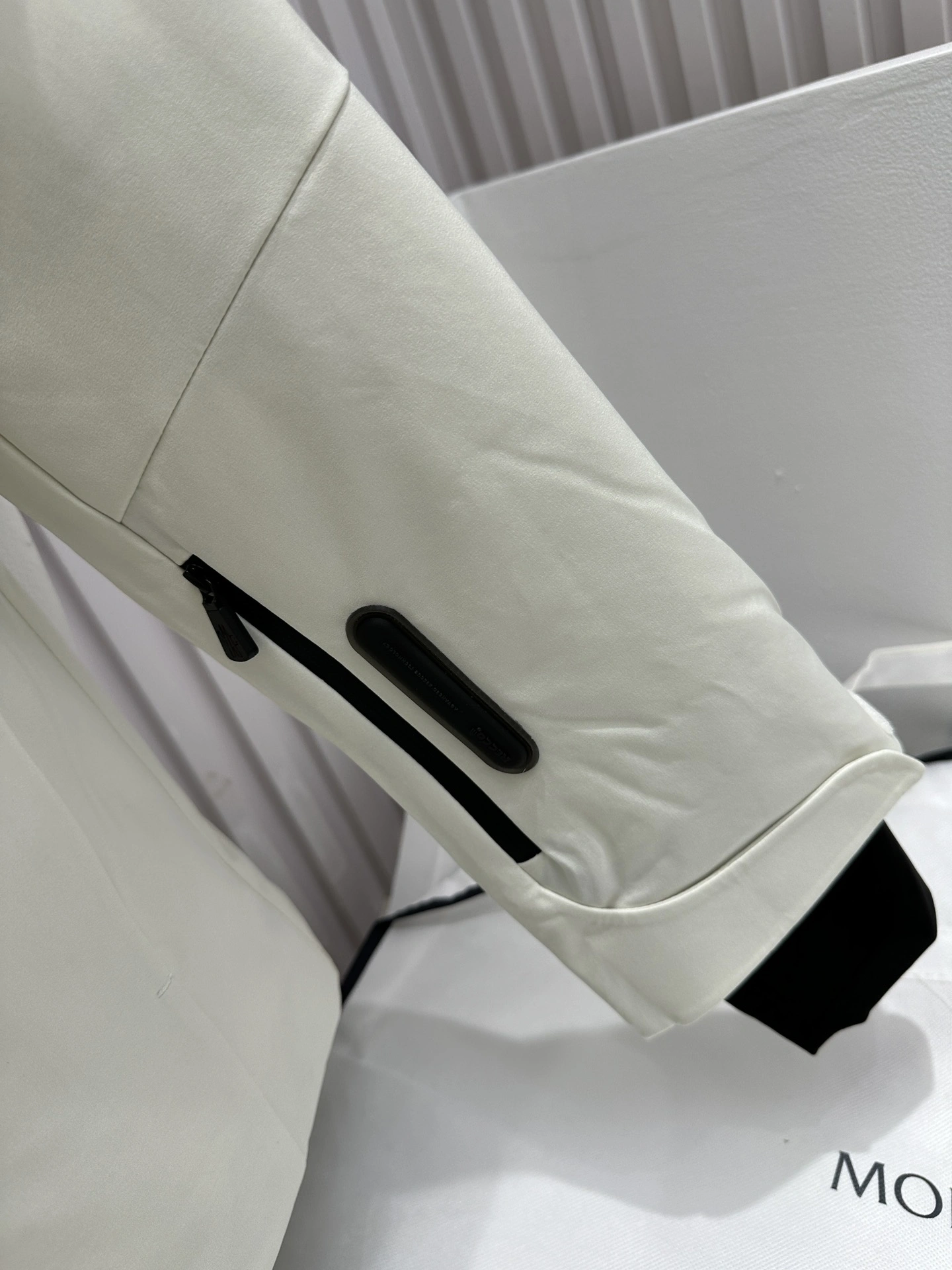 Tailored Moncler Down Jackets 145863