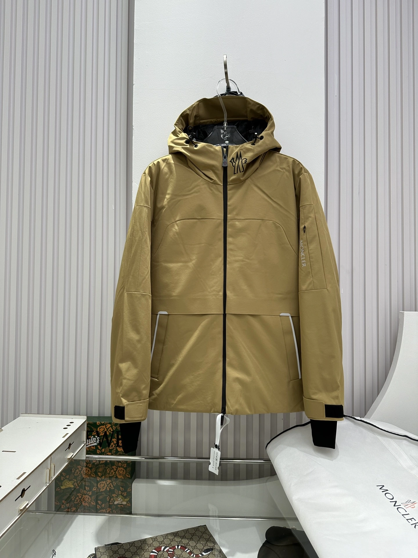Moncler Down Jackets Classic 145869