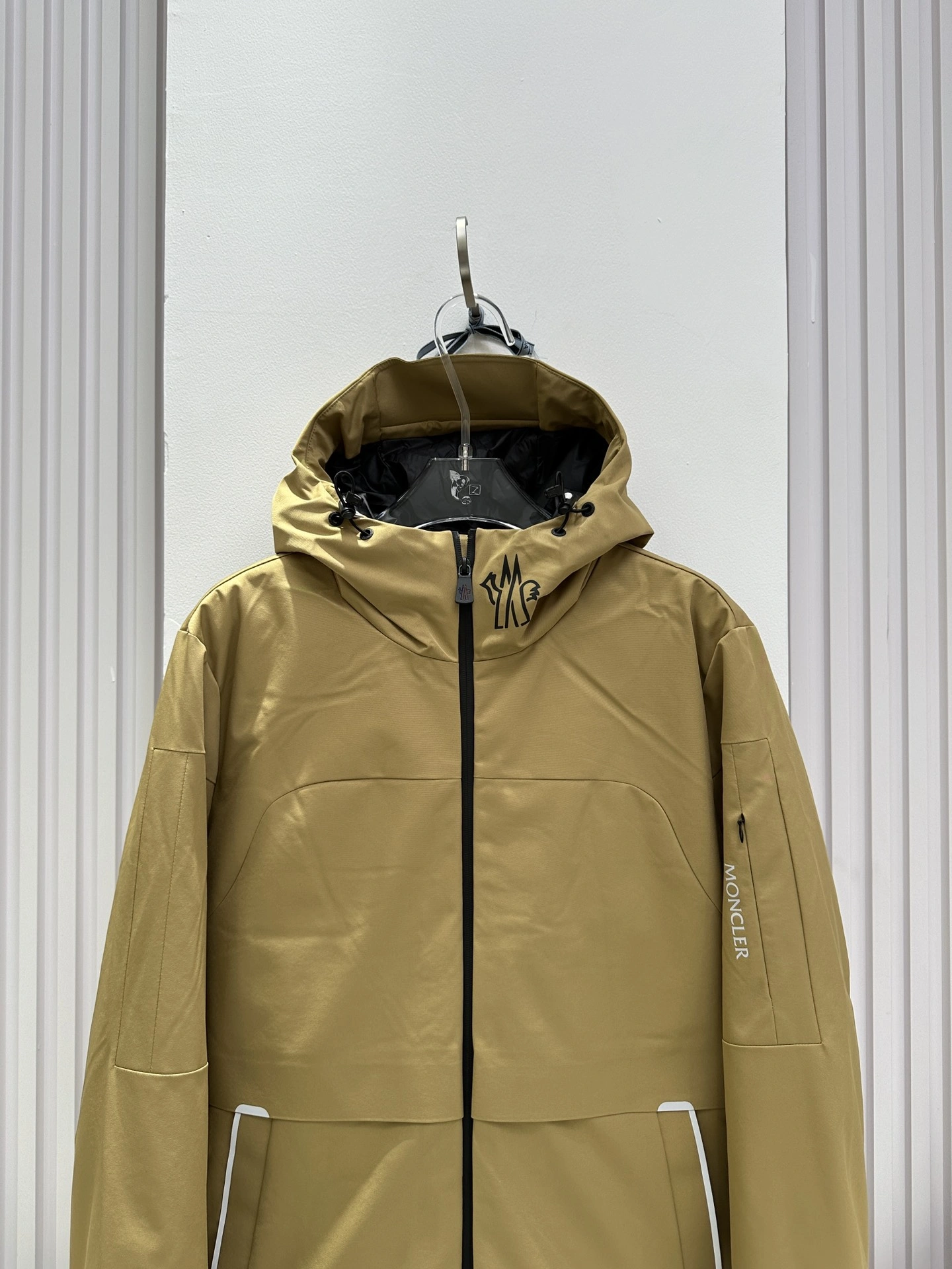Moncler Down Jackets Classic 145869