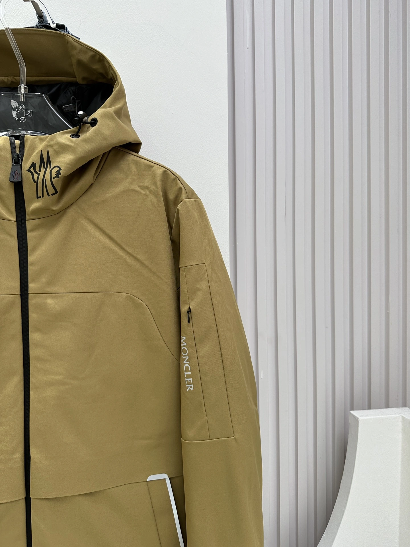 Moncler Down Jackets Classic 145869