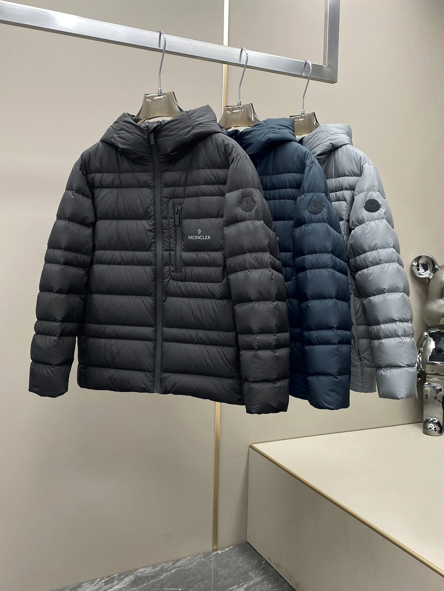 Moncler Down Jackets Classic 145853