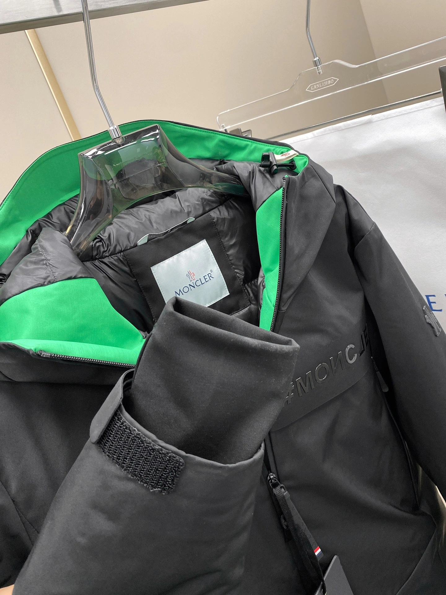 Moncler Down Jackets Lightweight 145852