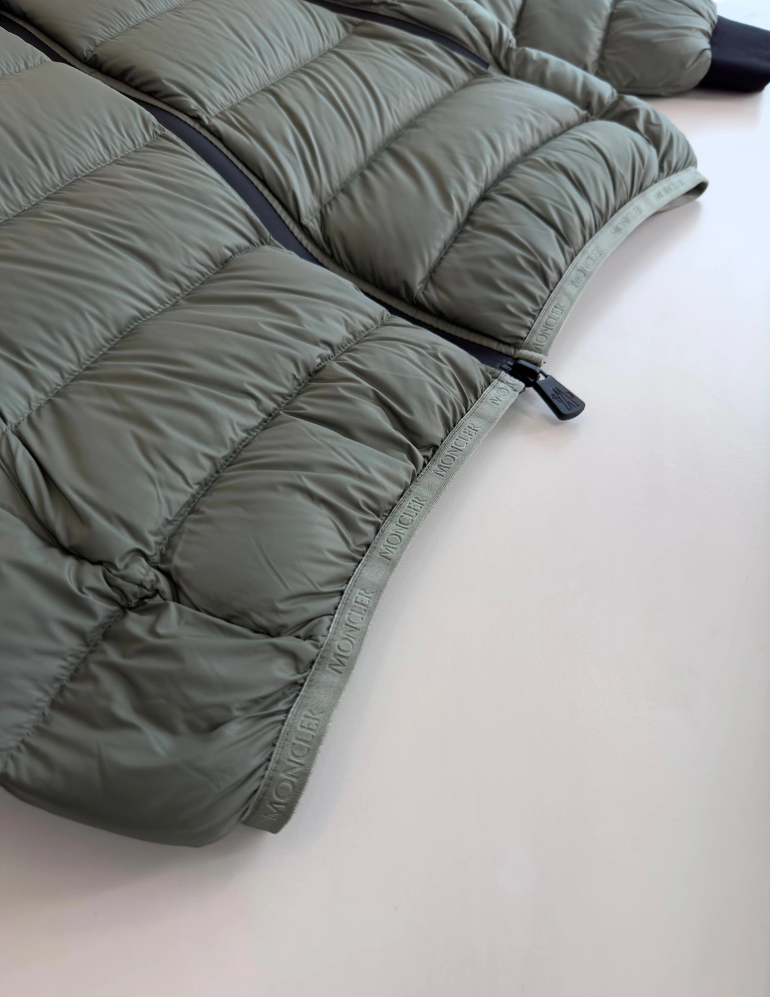 Moncler Down Jackets Unisex 145847