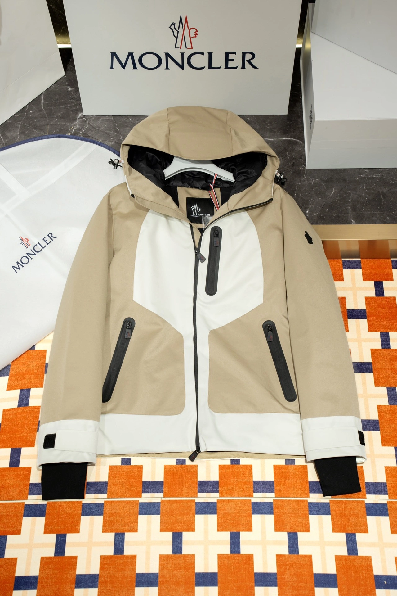 SmoothTexture Moncler Down Jackets 145846