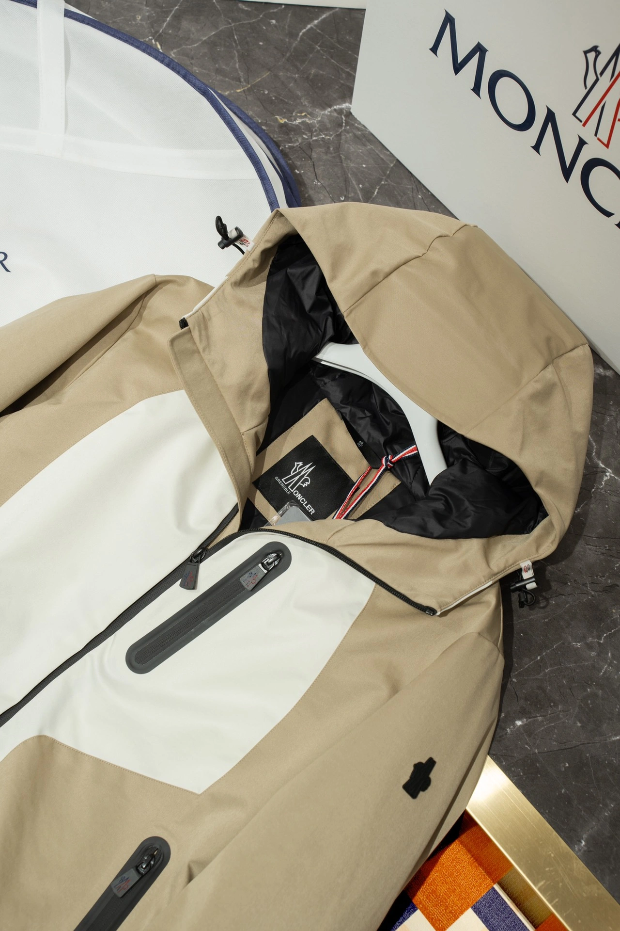 SmoothTexture Moncler Down Jackets 145846