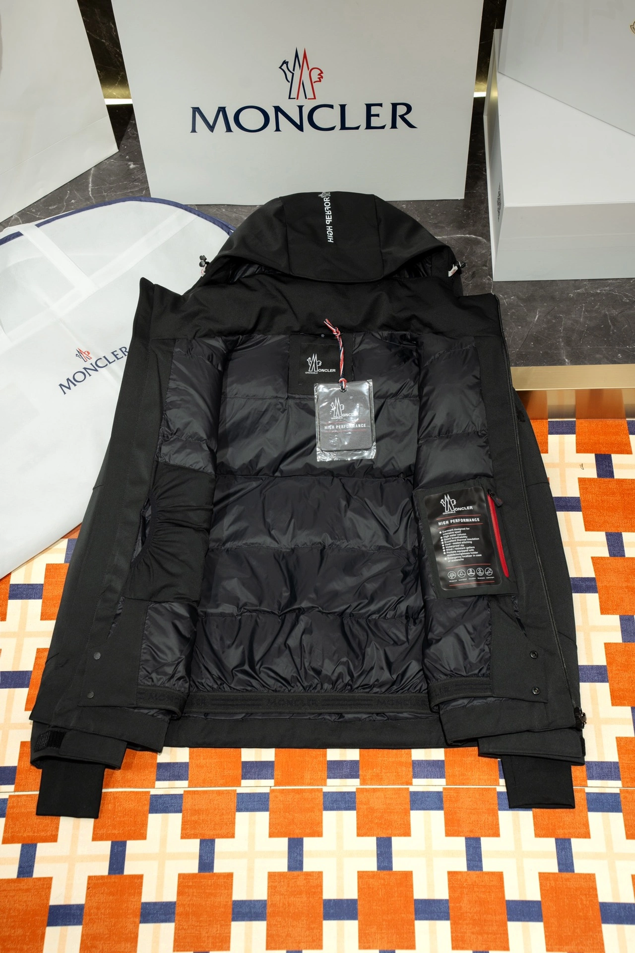 Durable Moncler Down Jackets 145844