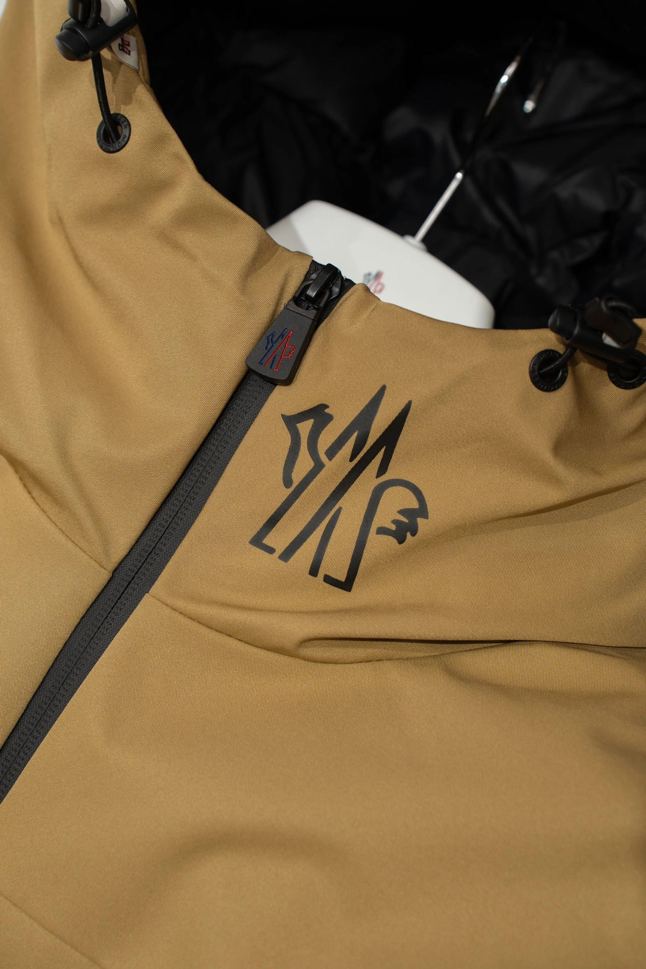 Moncler Down Jackets MultiPurpose 145842