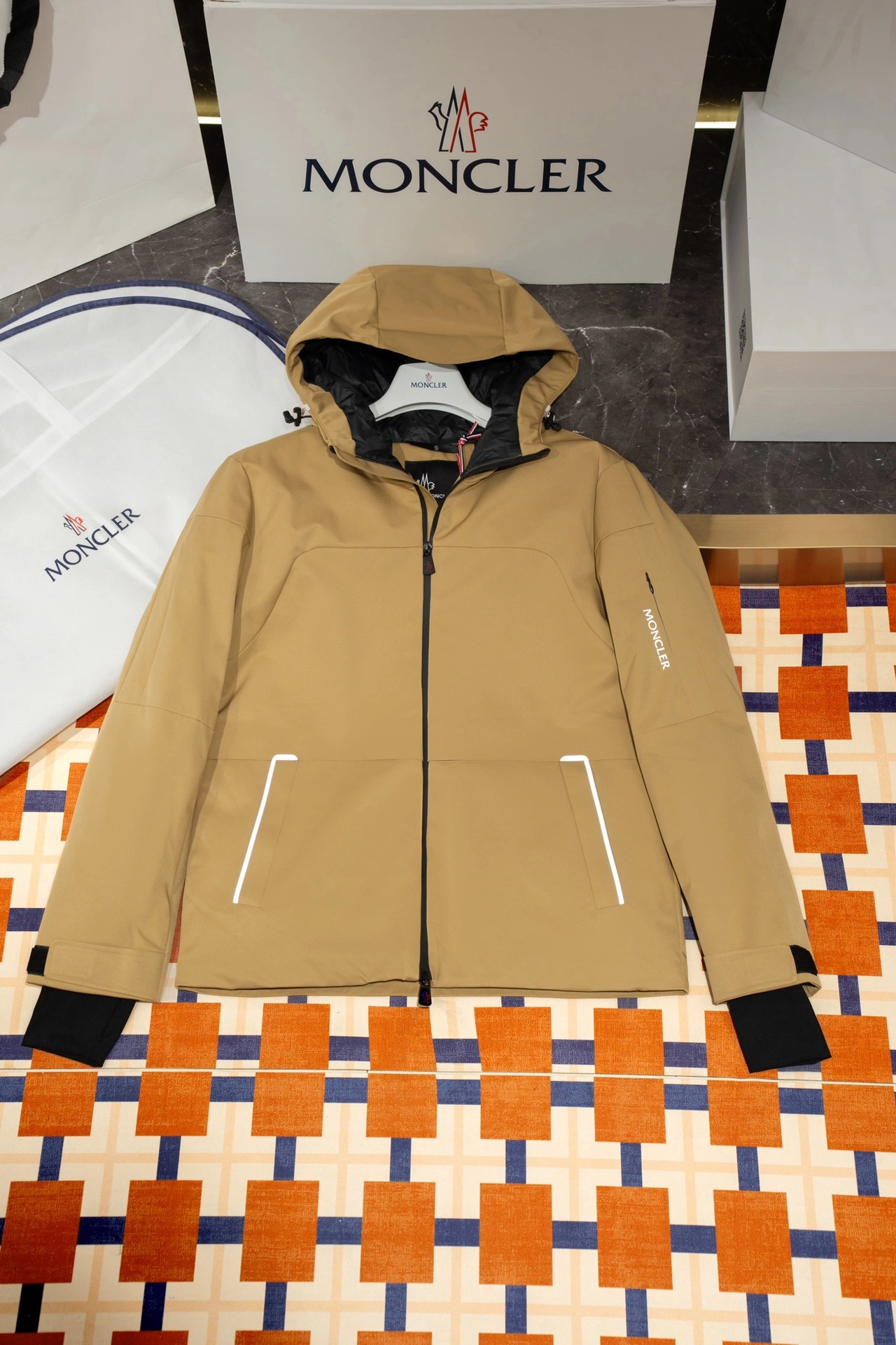 Moncler Down Jackets MultiPurpose 145842
