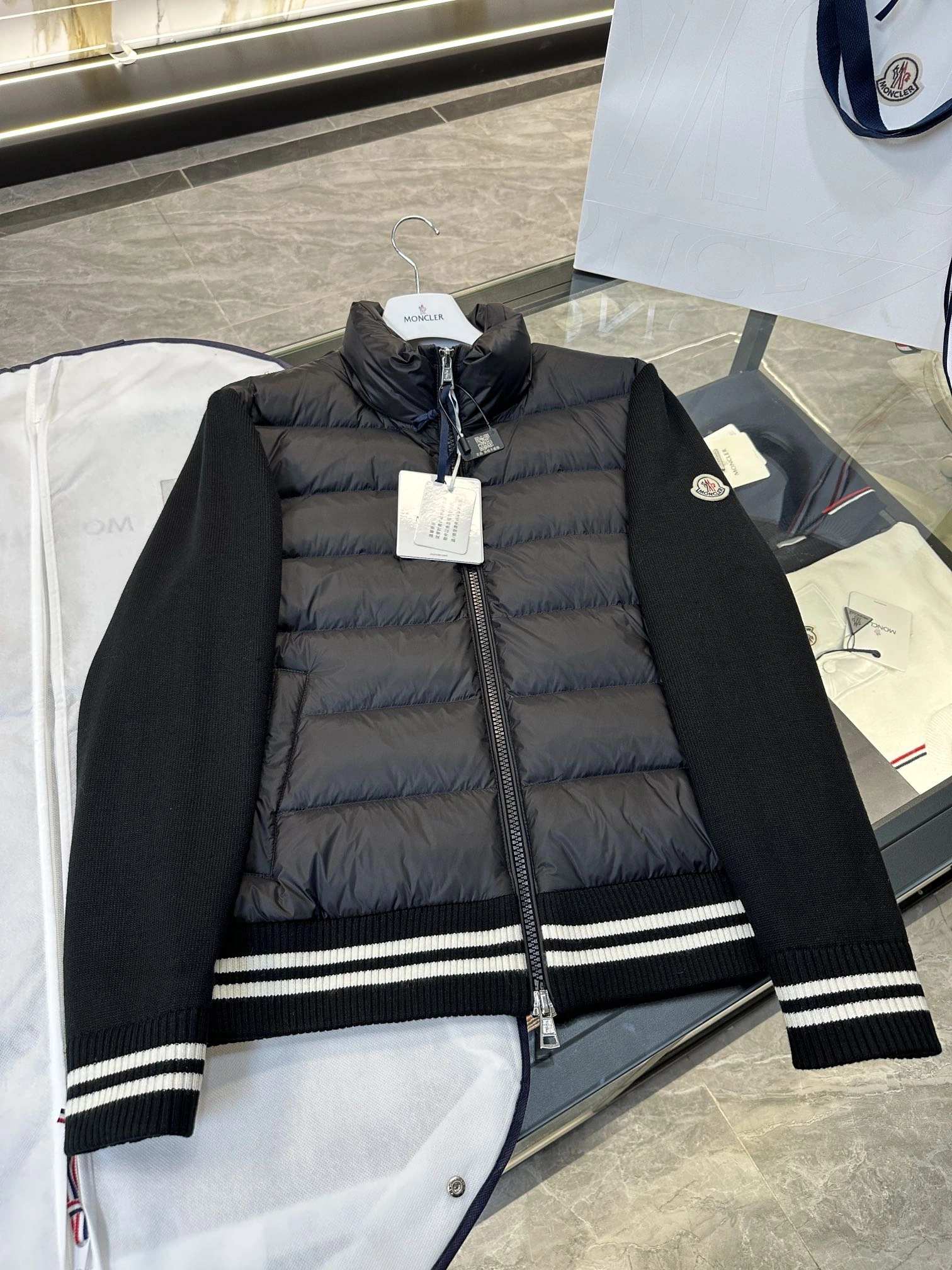 Moncler Down Jackets WellDesigned 145827