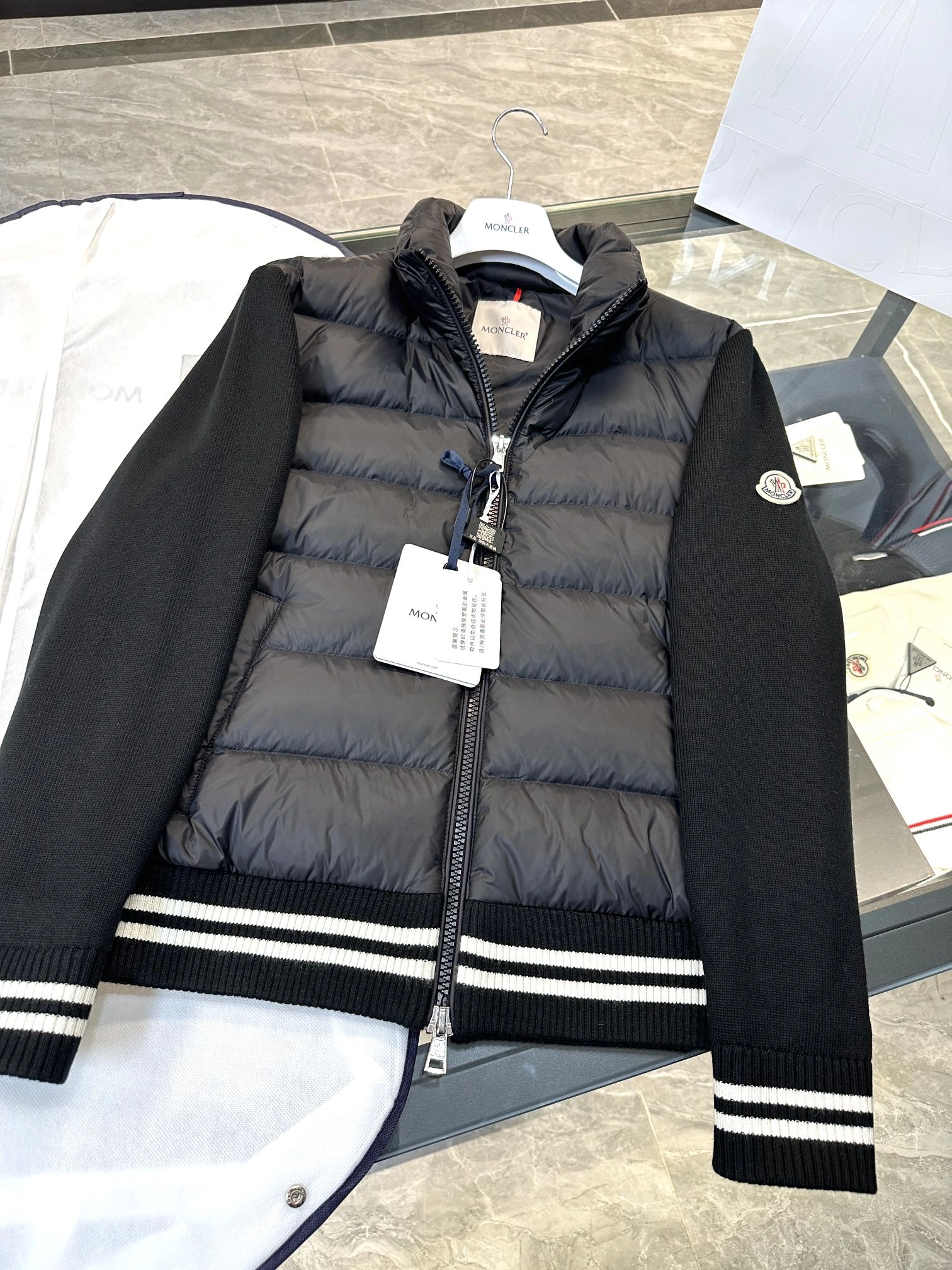 Moncler Down Jackets WellDesigned 145827