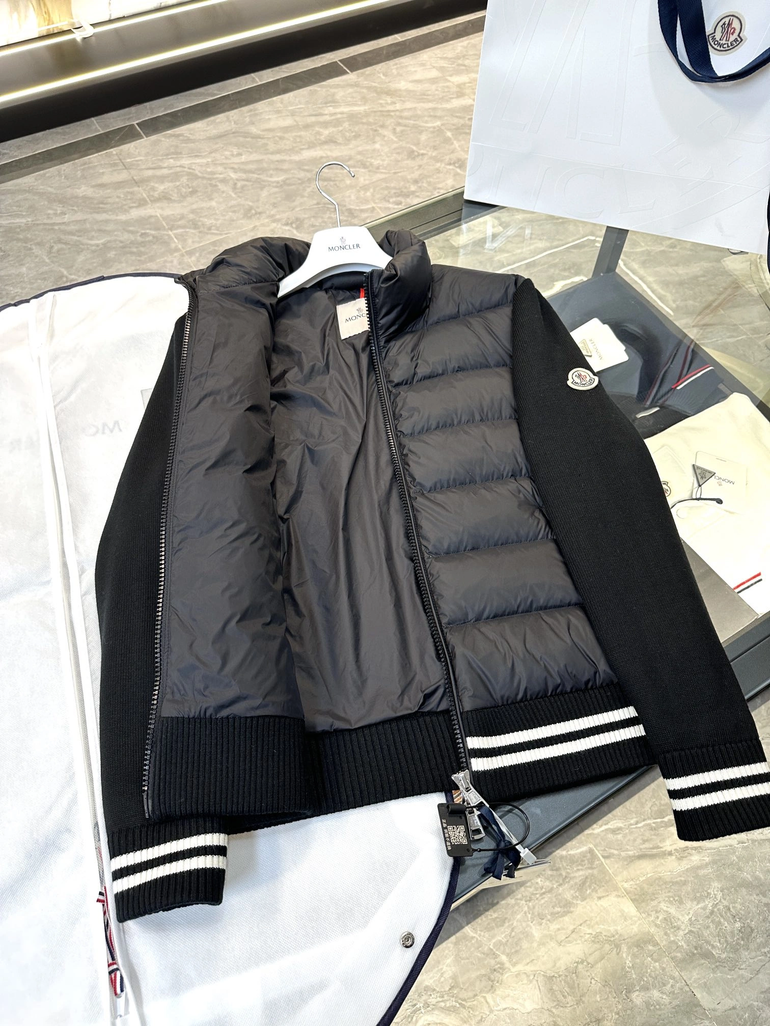 Moncler Down Jackets WellDesigned 145827