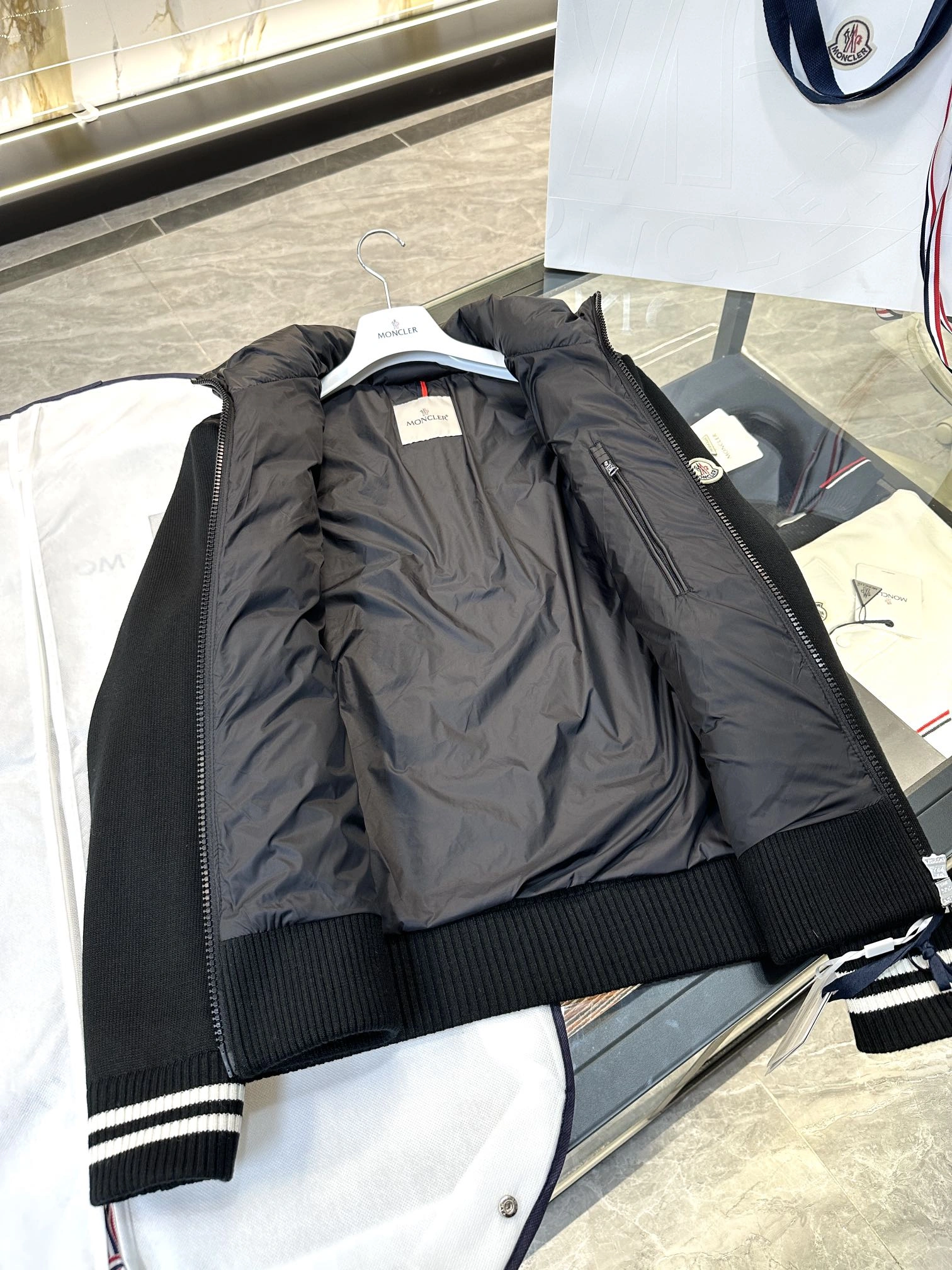 Moncler Down Jackets WellDesigned 145827