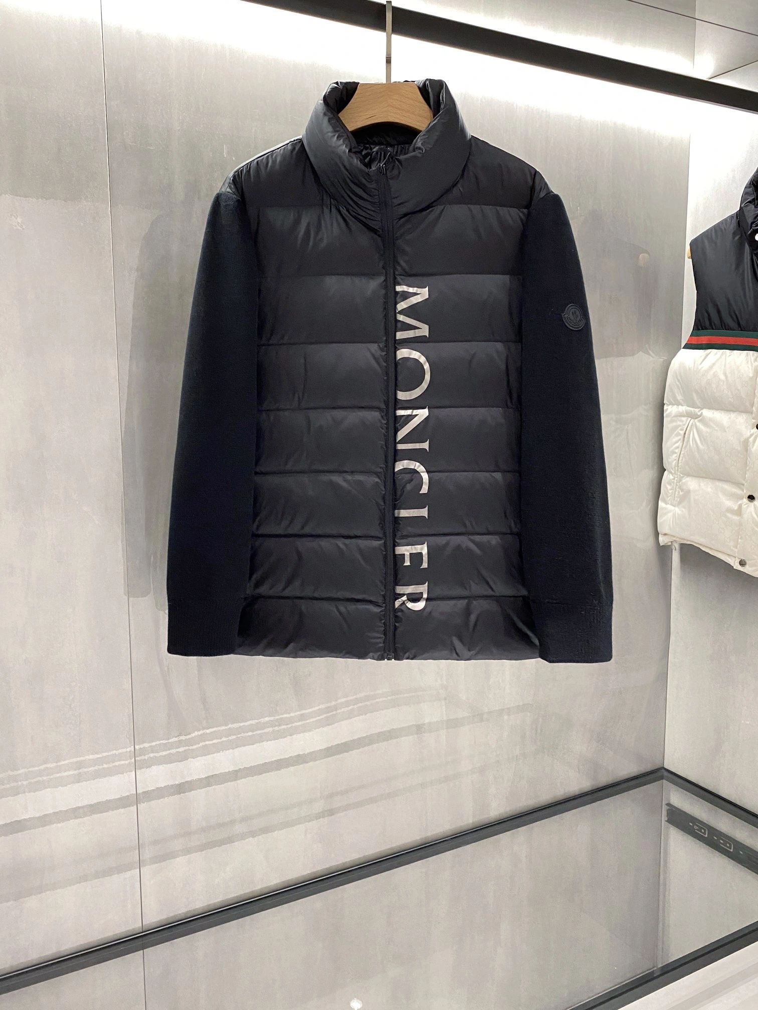 Moncler Down Jackets Modern 145828