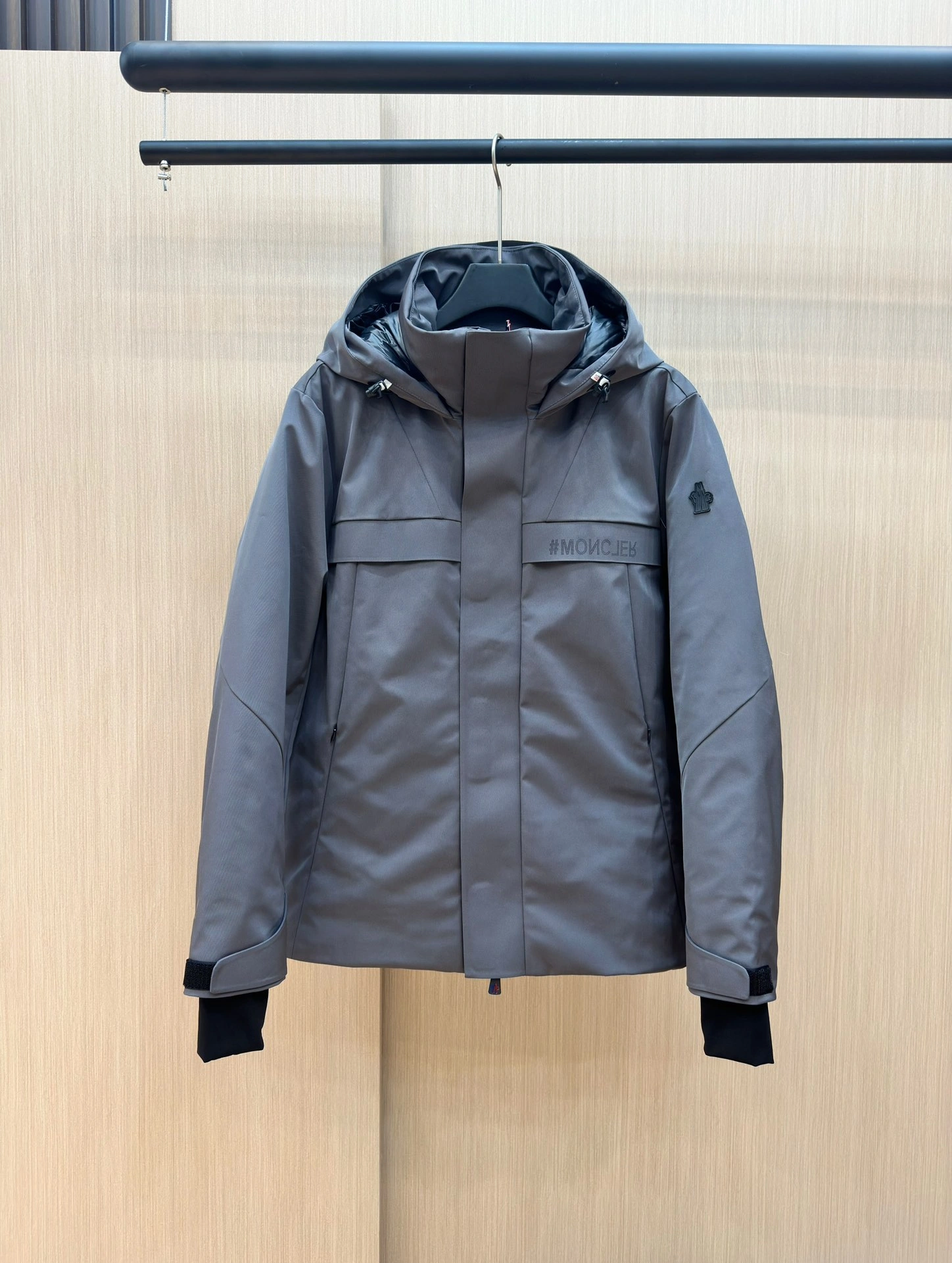 Moncler Down Jackets Neat 145818