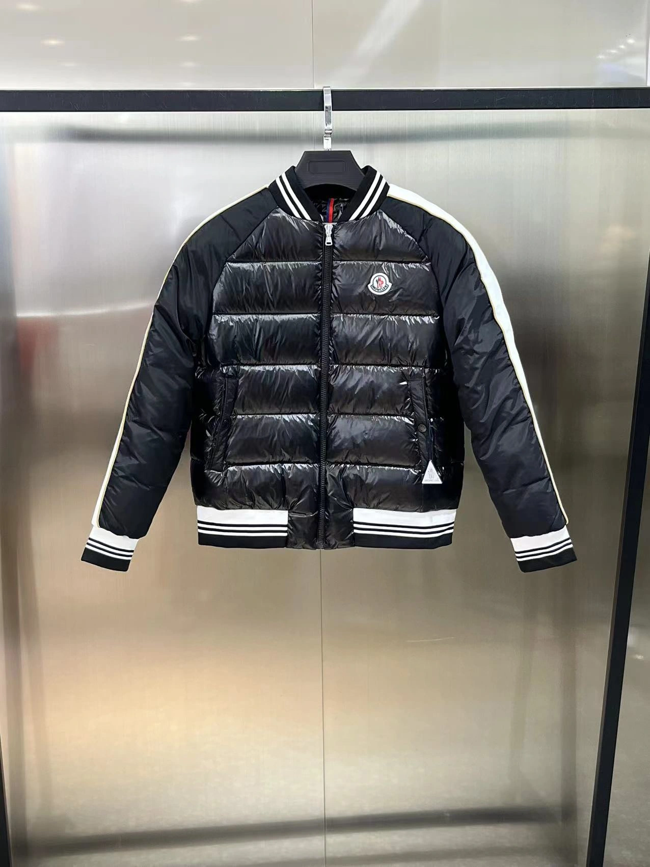 Moncler Down Jackets Original 145790