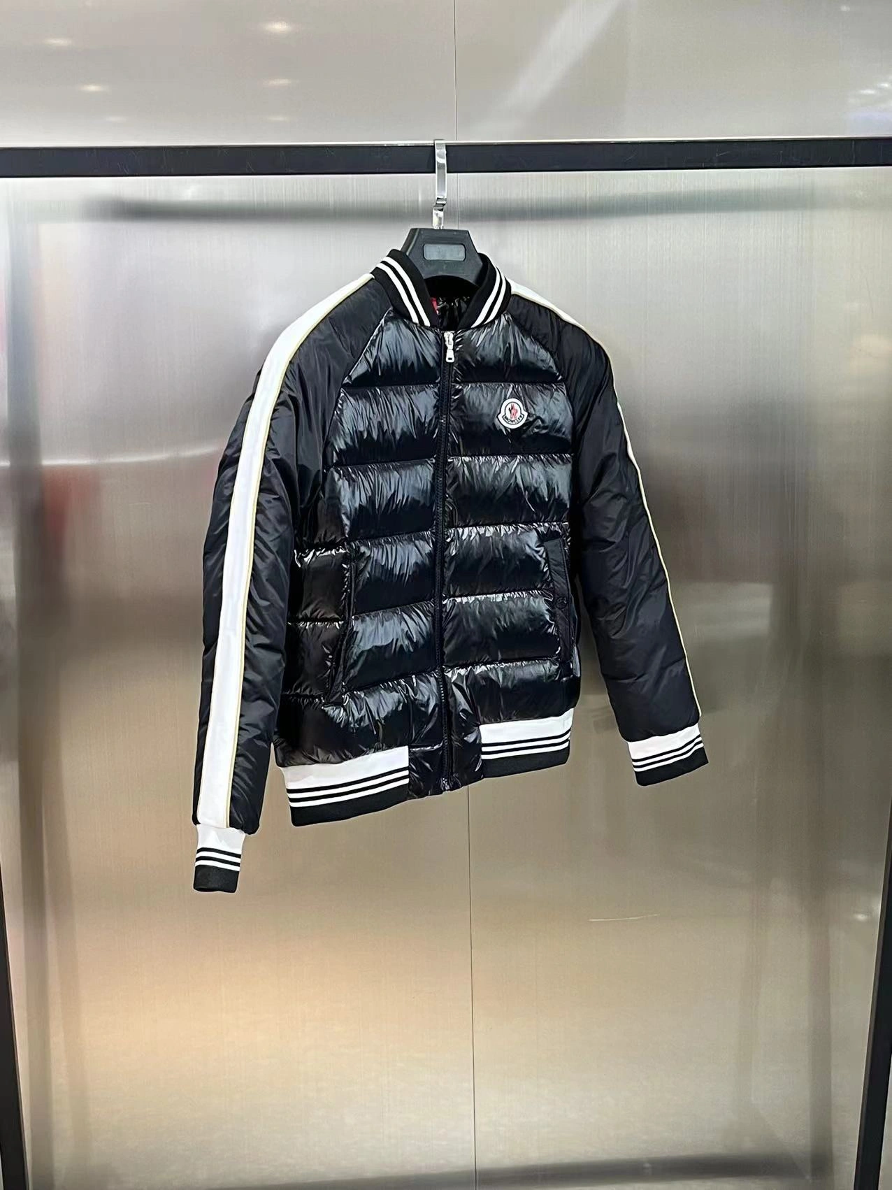 Moncler Down Jackets Original 145790