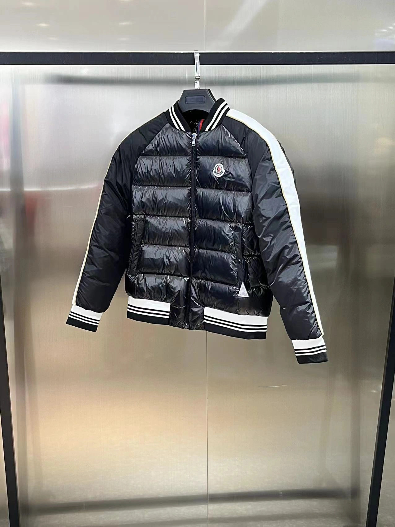 Moncler Down Jackets Original 145790