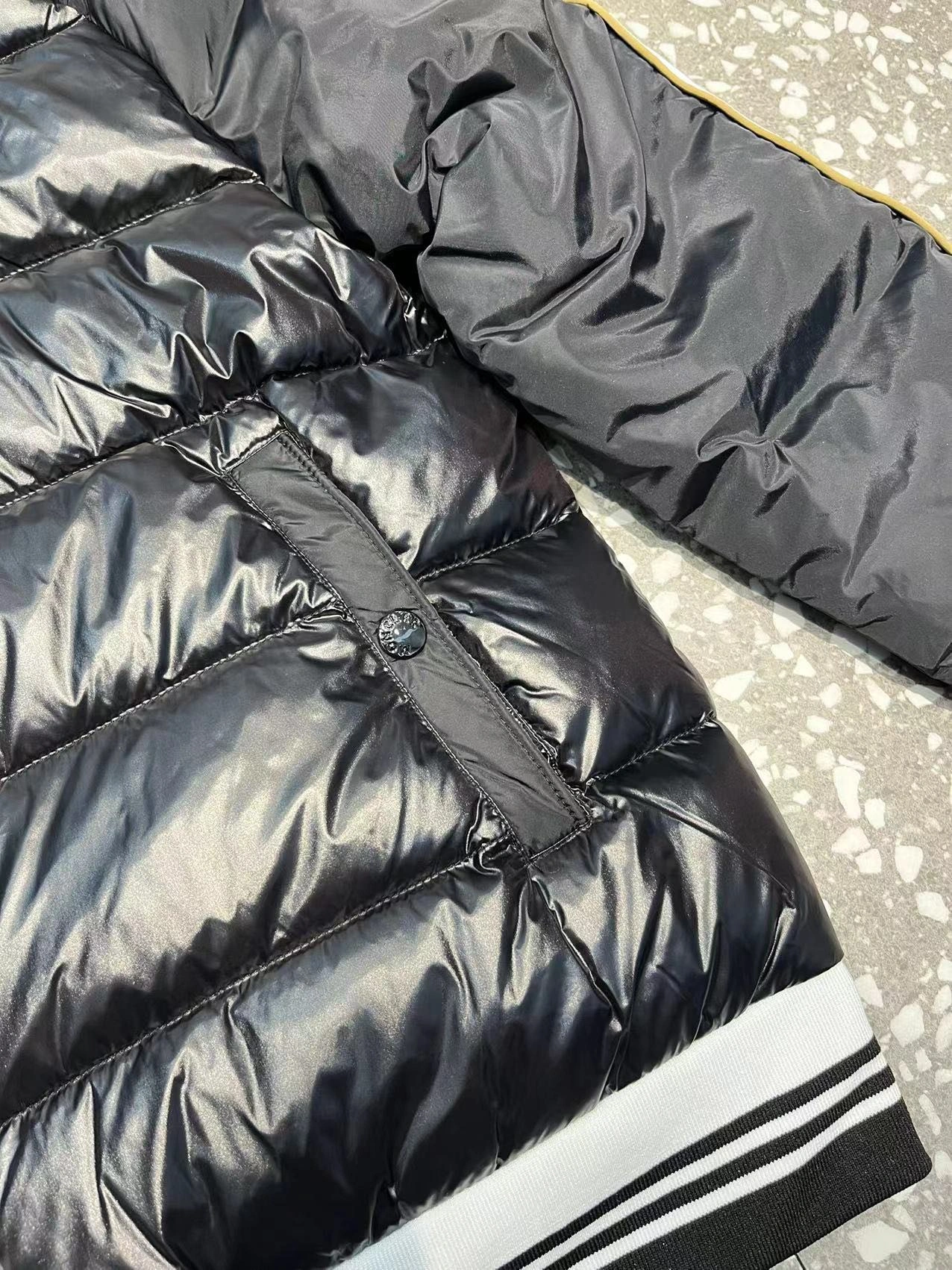 Moncler Down Jackets Original 145790