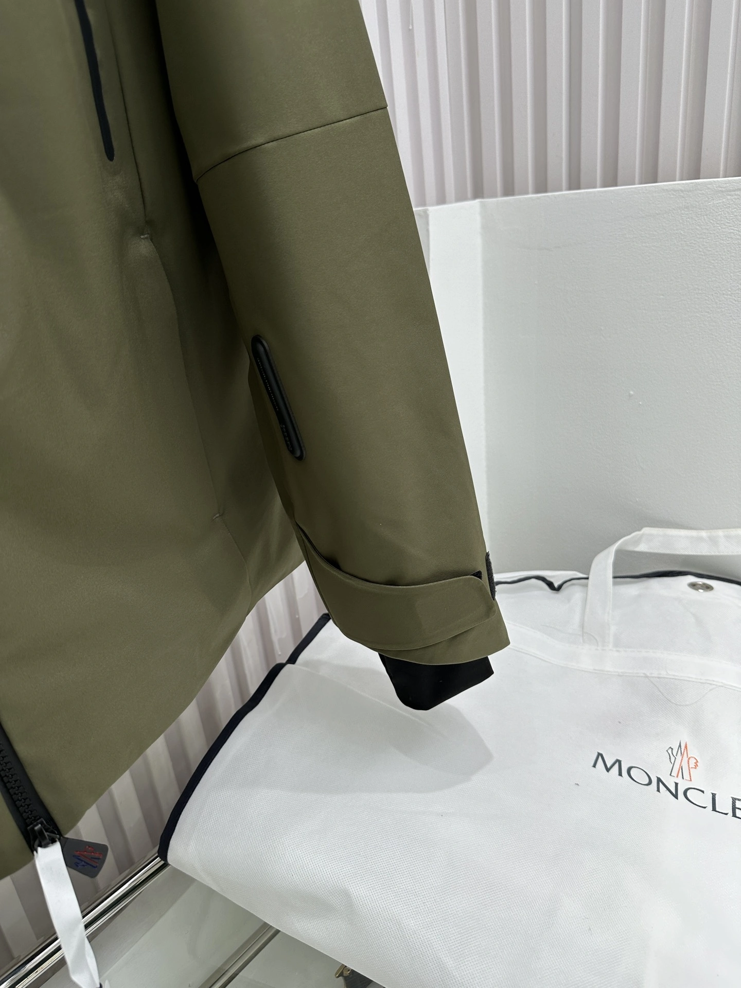 Moncler Down Jackets Original 145784