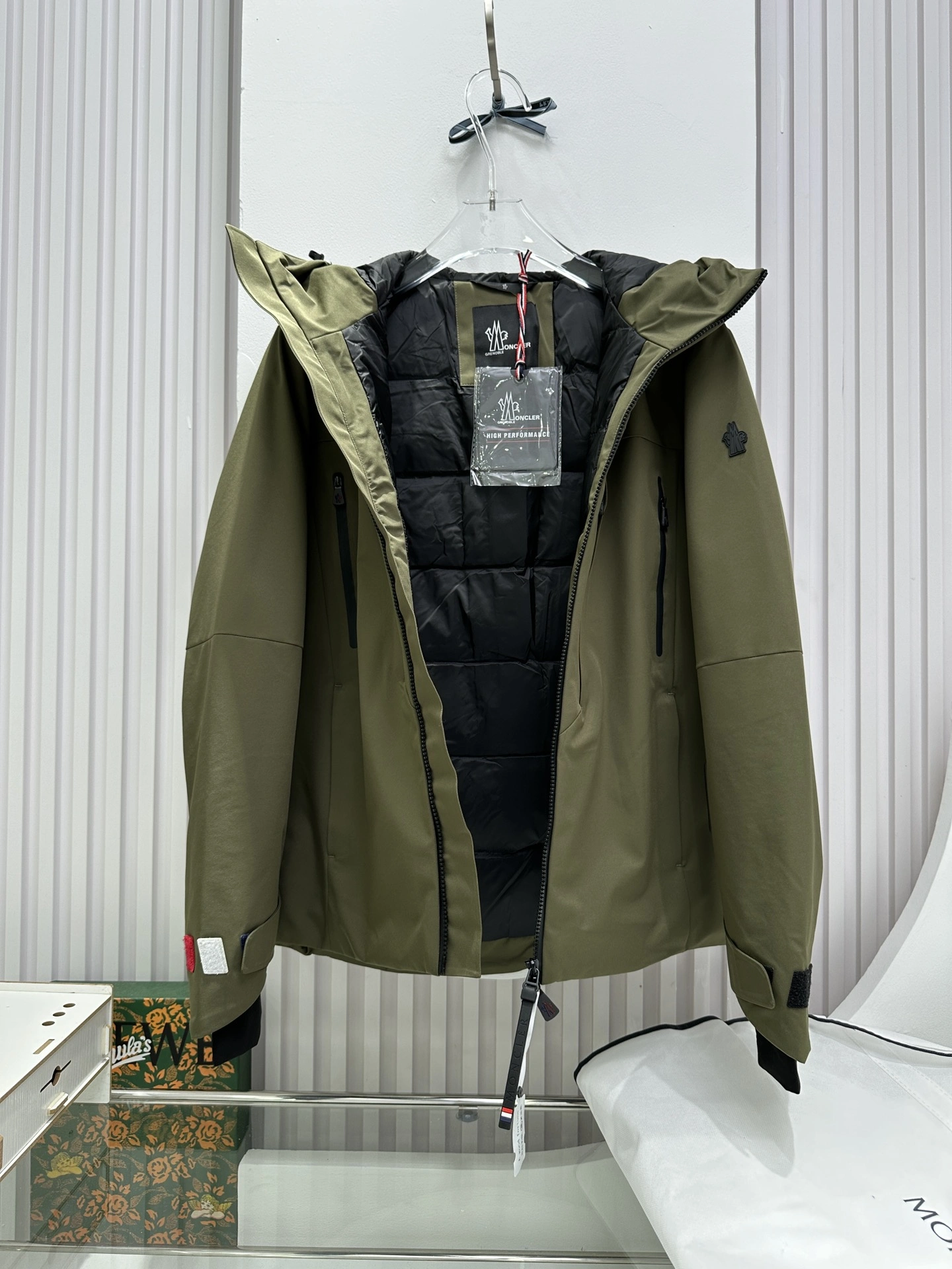 Moncler Down Jackets Original 145784