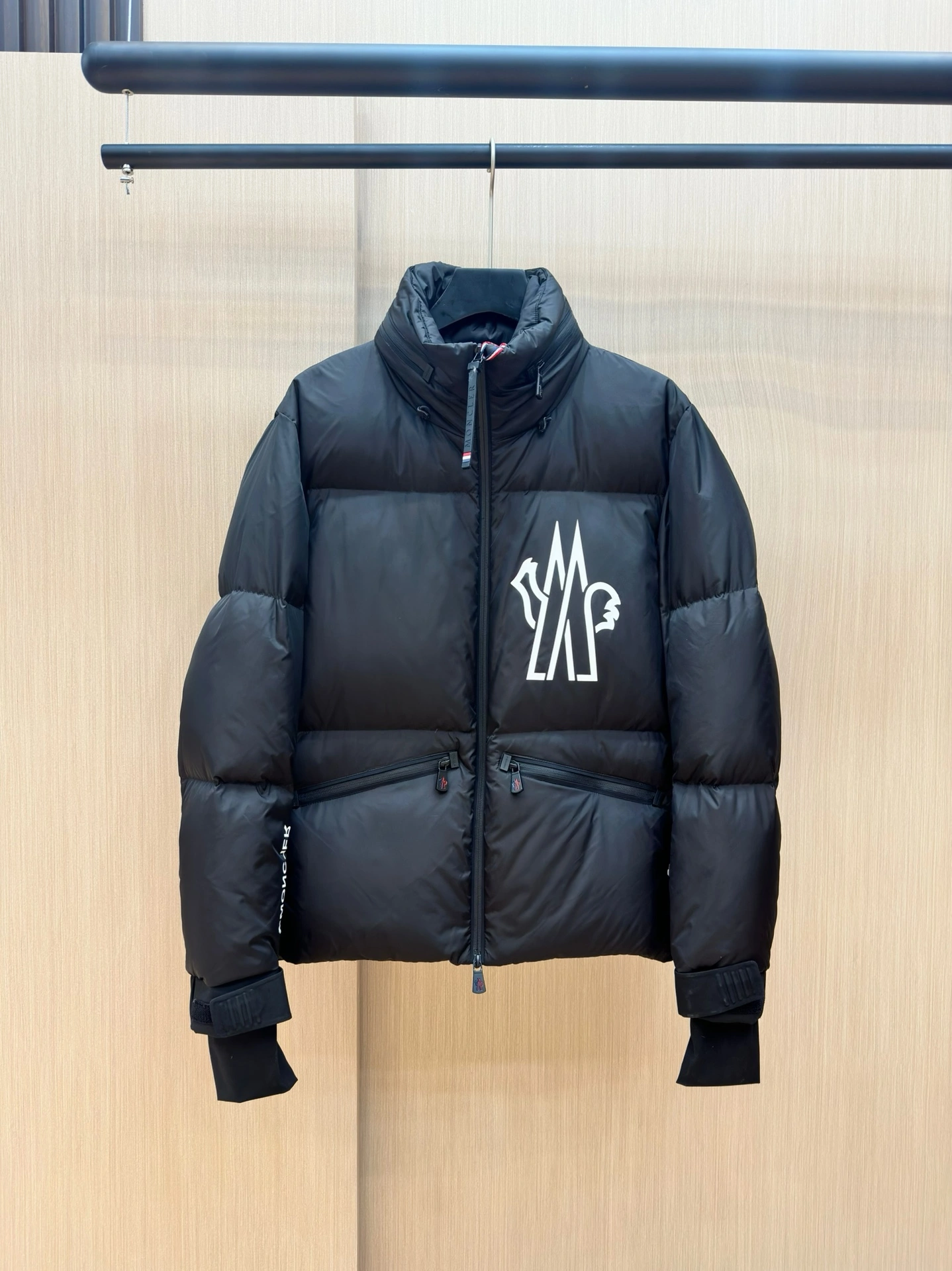 Moncler Down Jackets Durable 145792