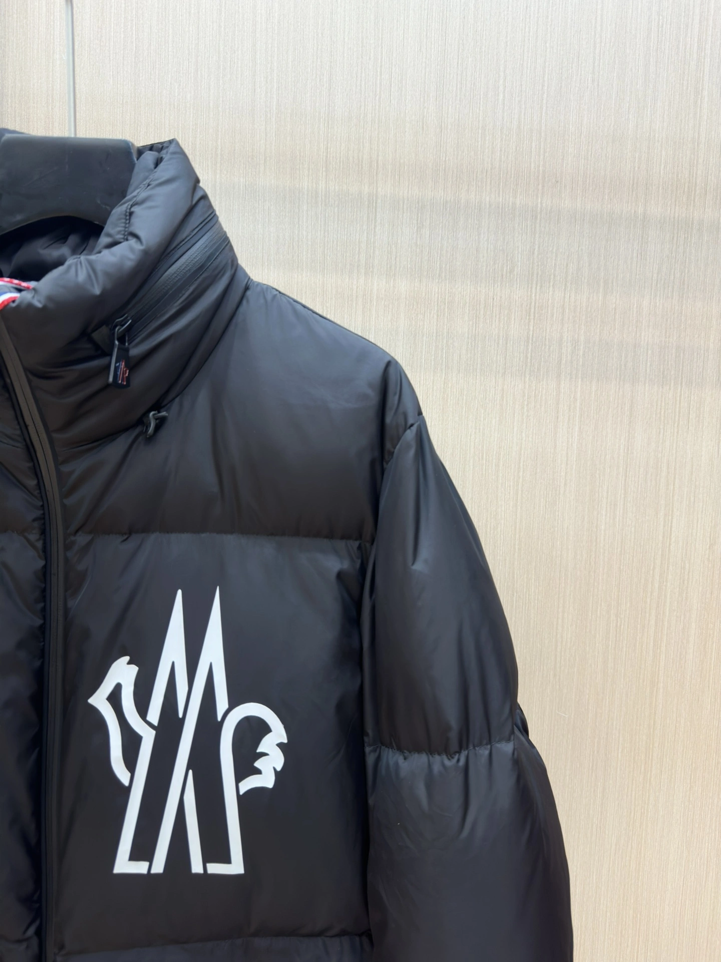 Moncler Down Jackets Durable 145792