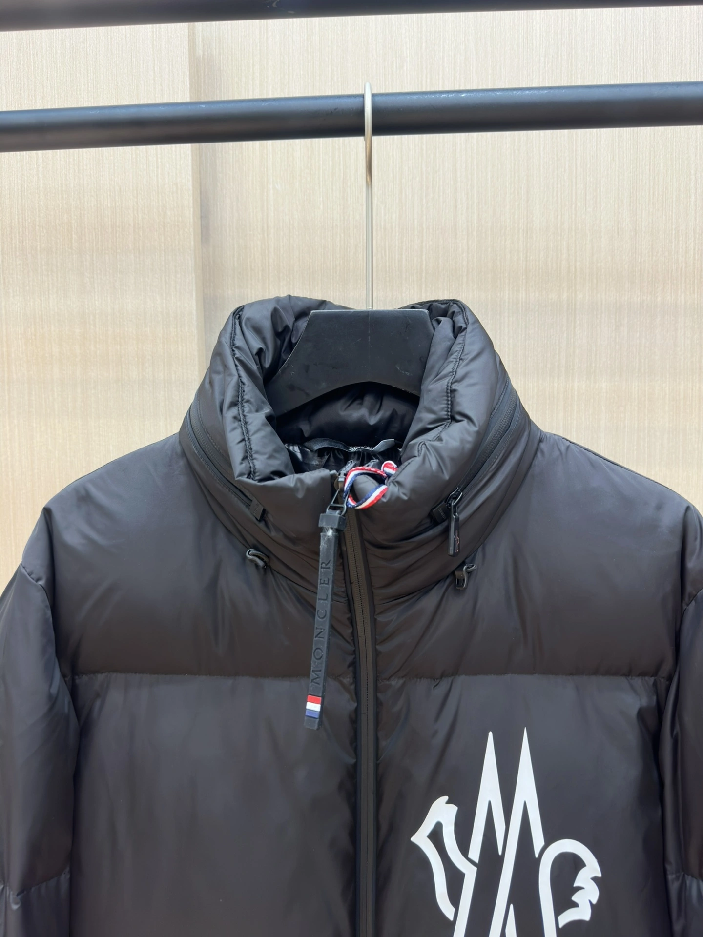Moncler Down Jackets Durable 145792