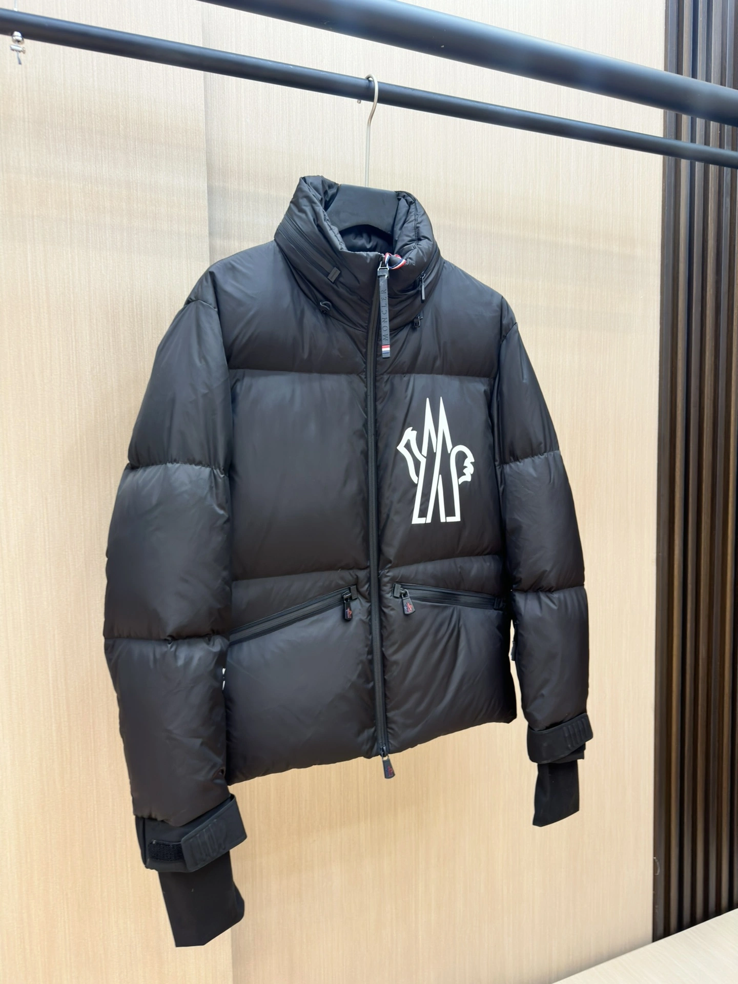 Moncler Down Jackets Durable 145792