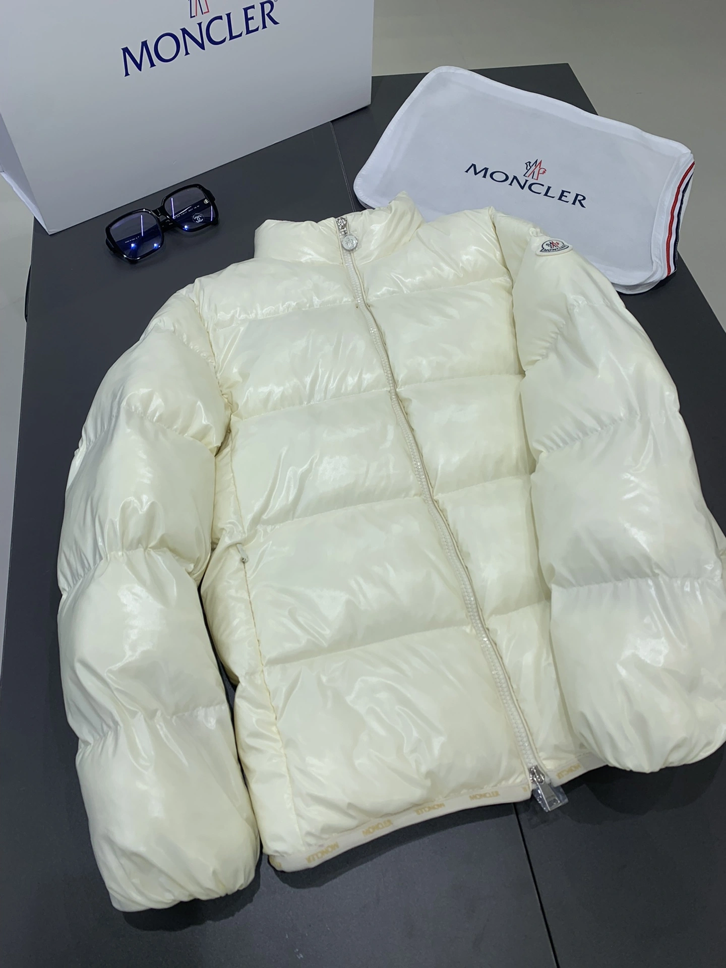 Efficient Moncler Down Jackets 145782