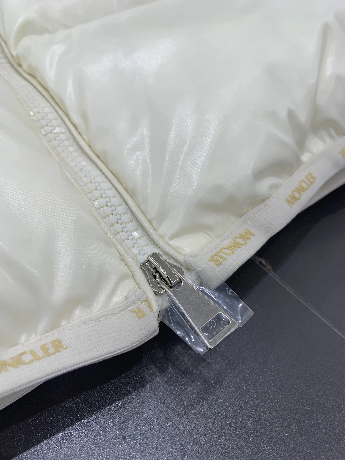 Efficient Moncler Down Jackets 145782