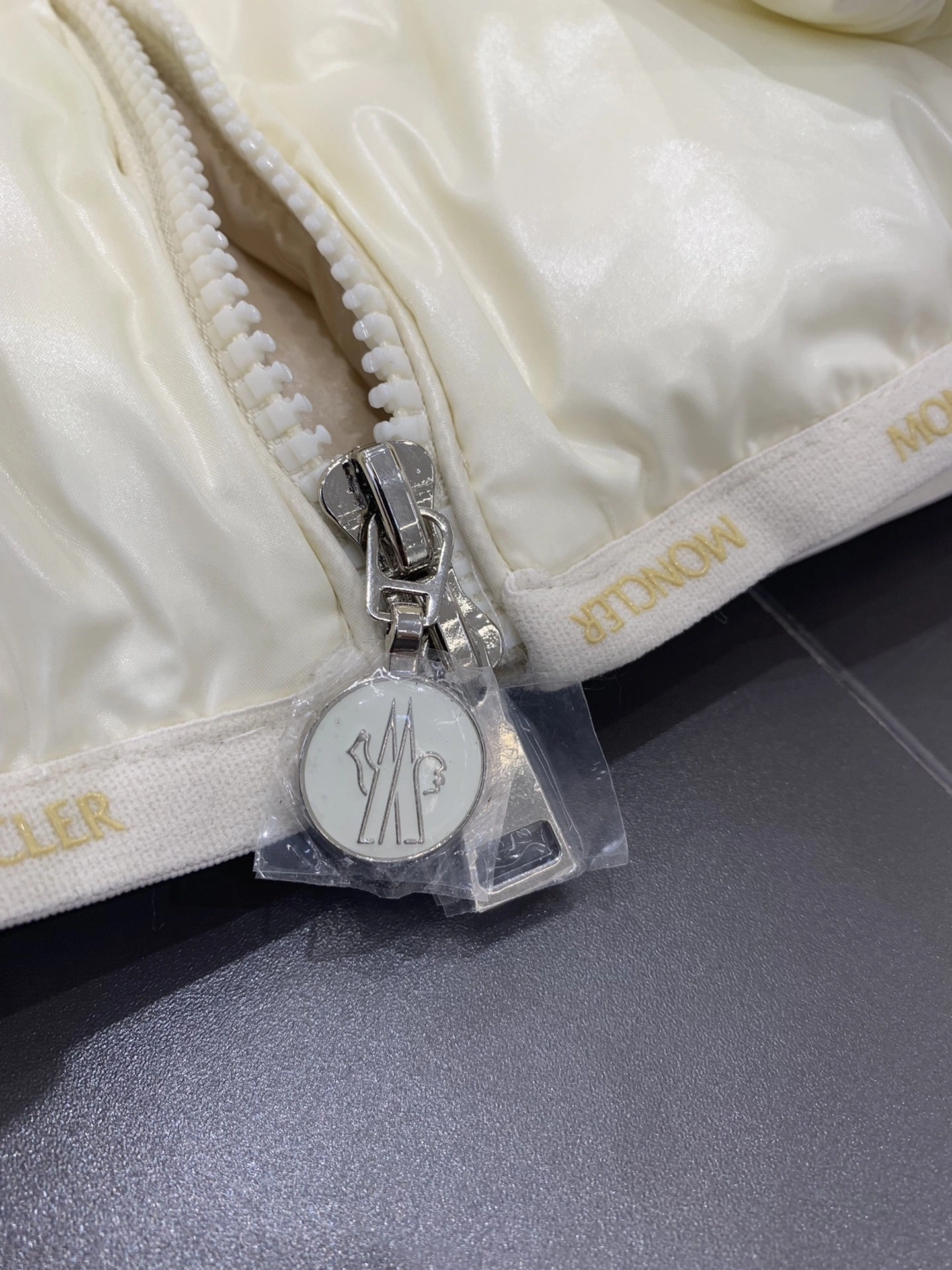 Efficient Moncler Down Jackets 145782