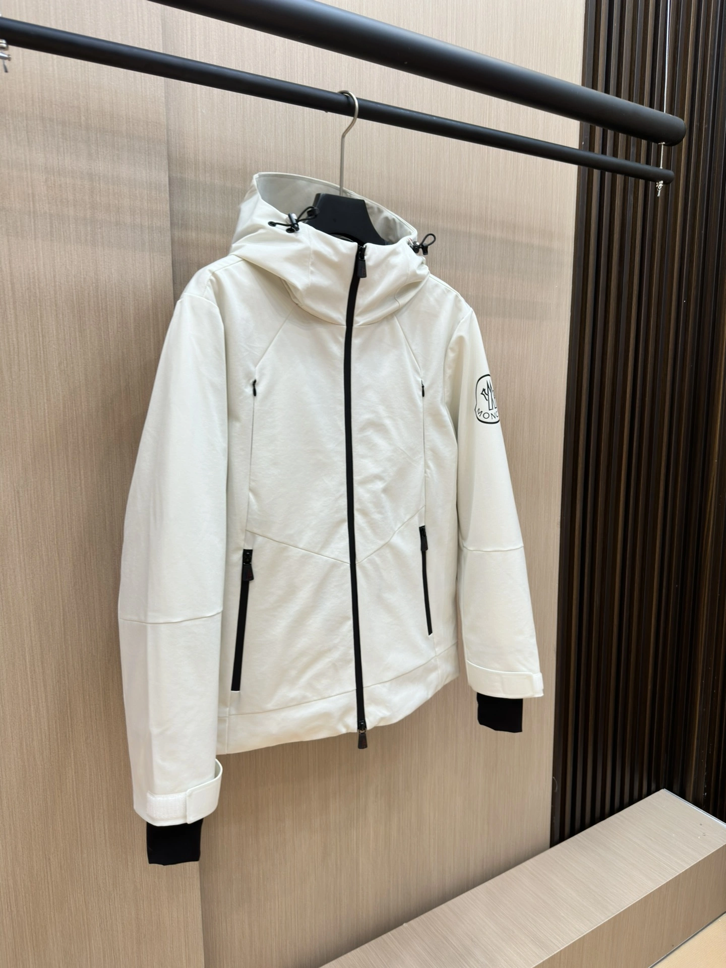 SmoothTexture Moncler Down Jackets 145747
