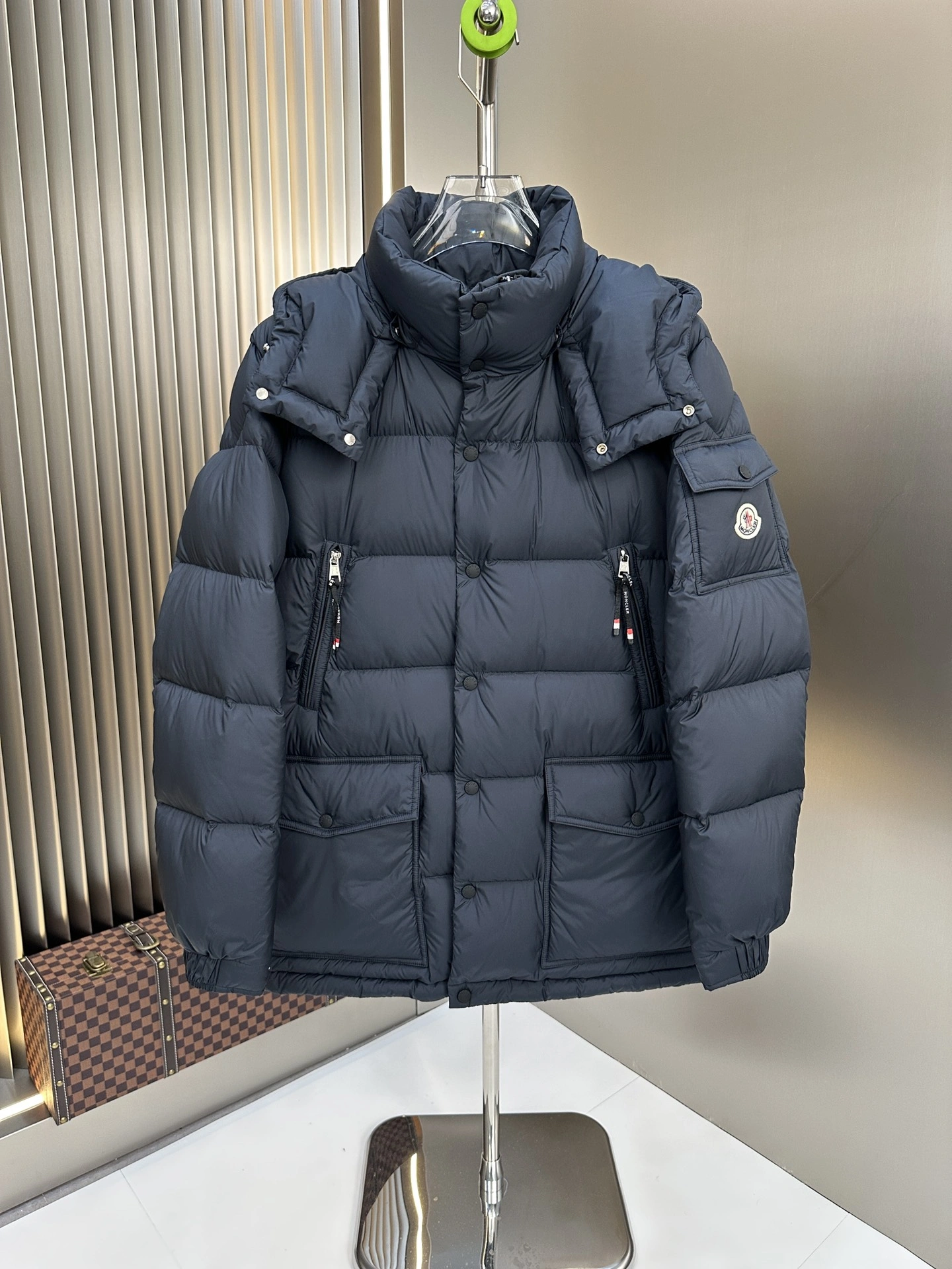 Moncler Down Jackets Durable 145741