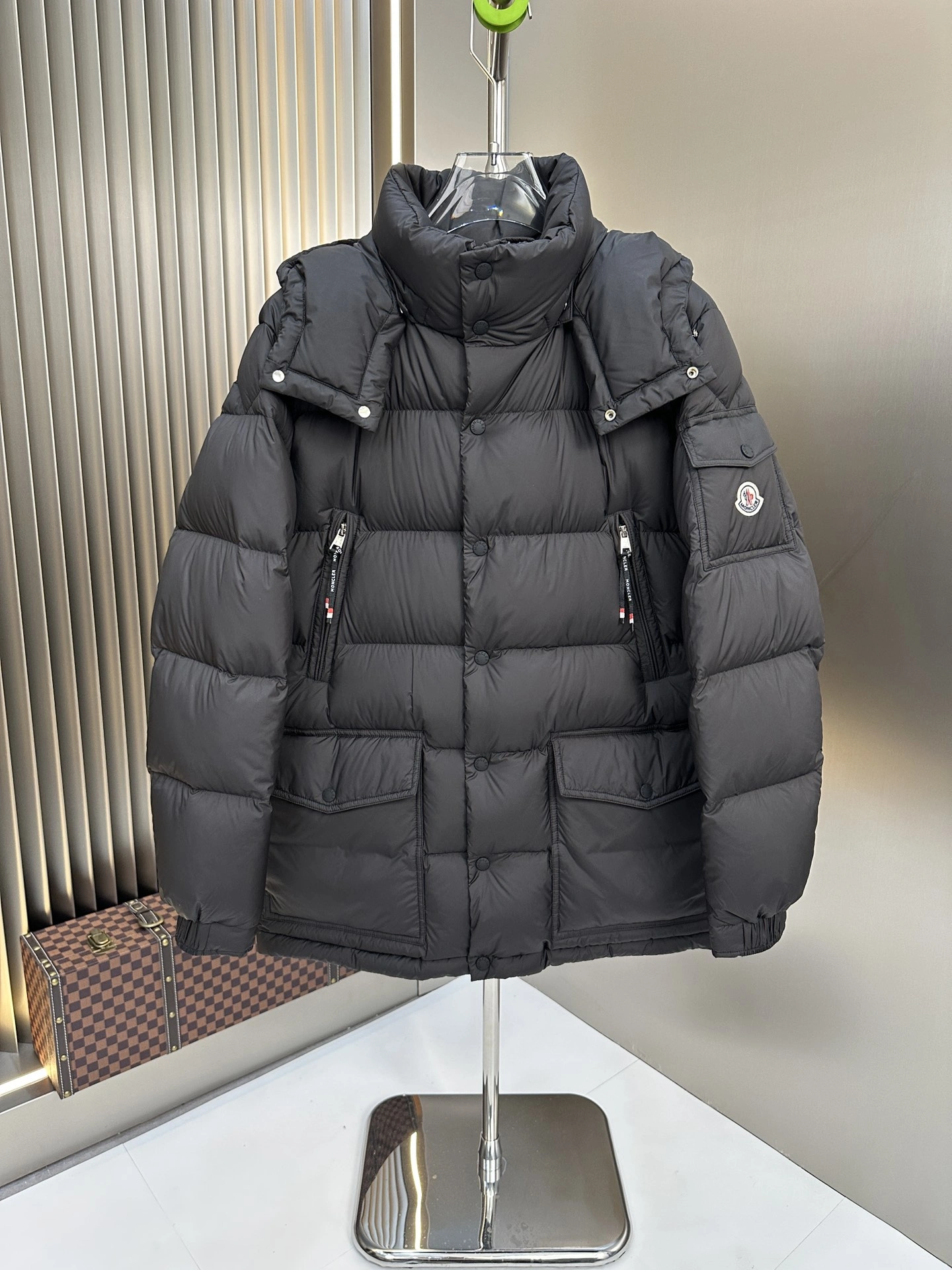 Moncler Down Jackets Durable 145741