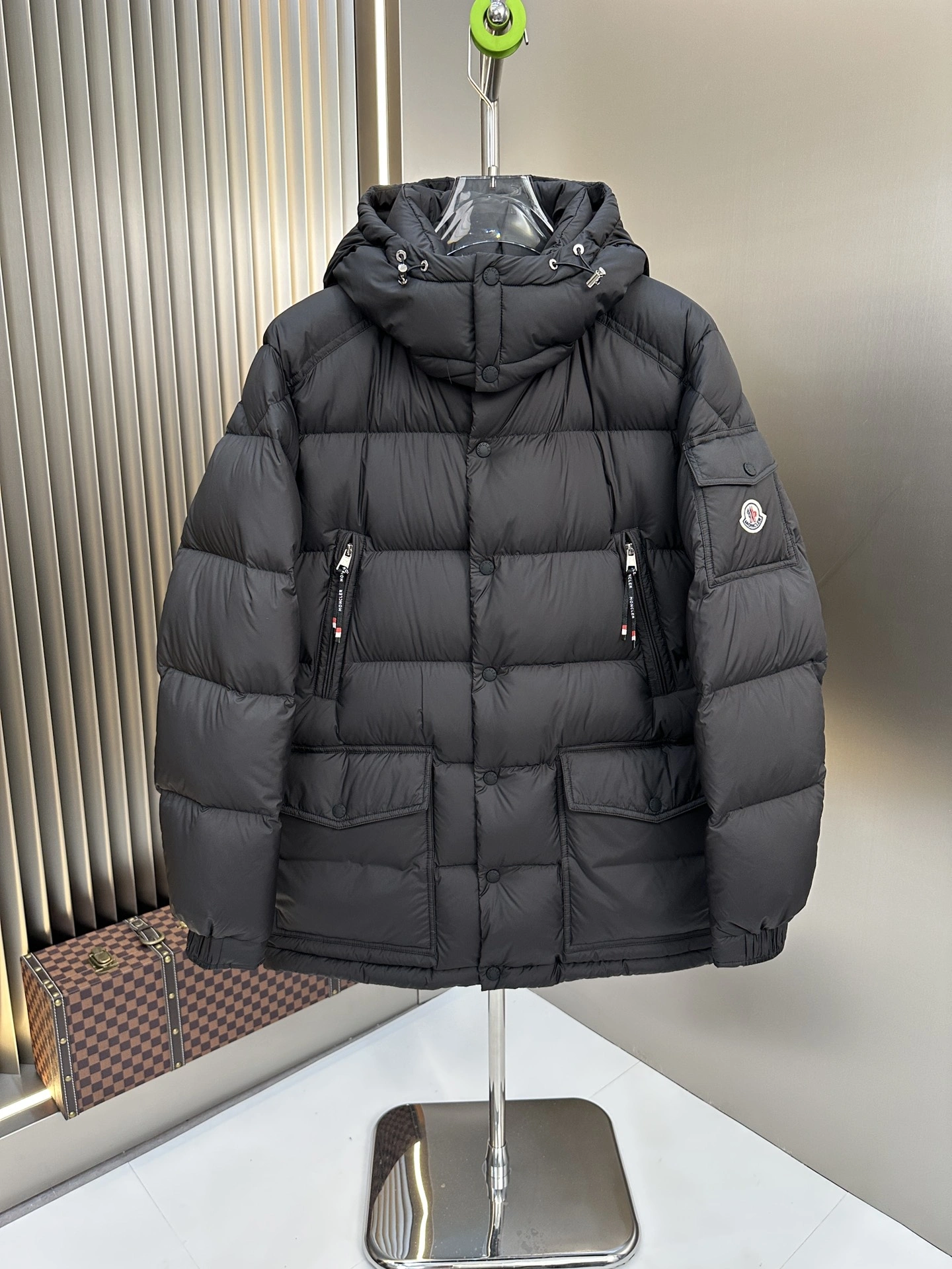 Moncler Down Jackets Durable 145741