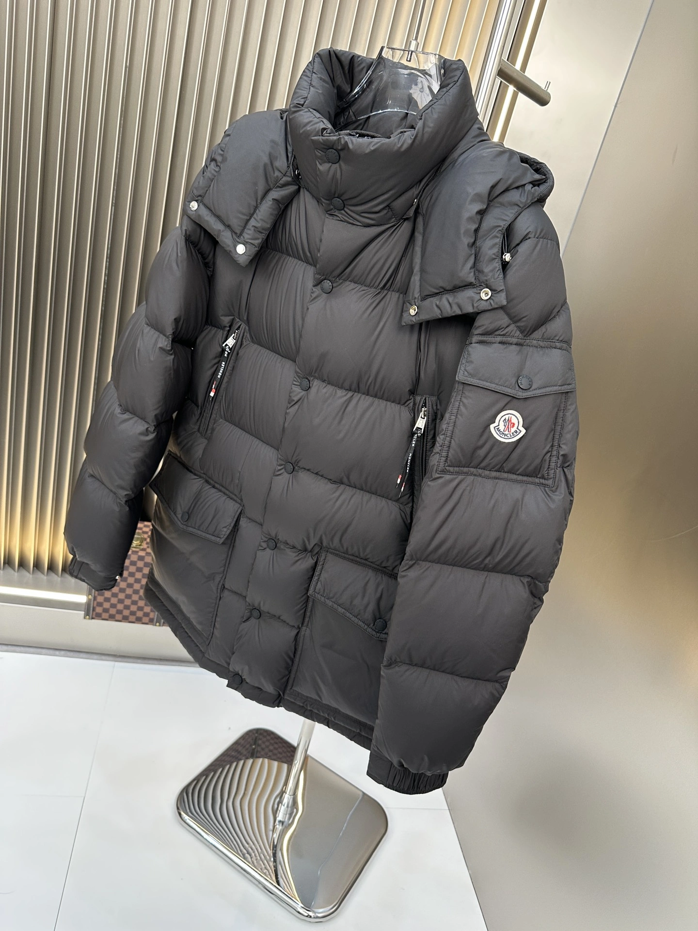 Moncler Down Jackets Durable 145741