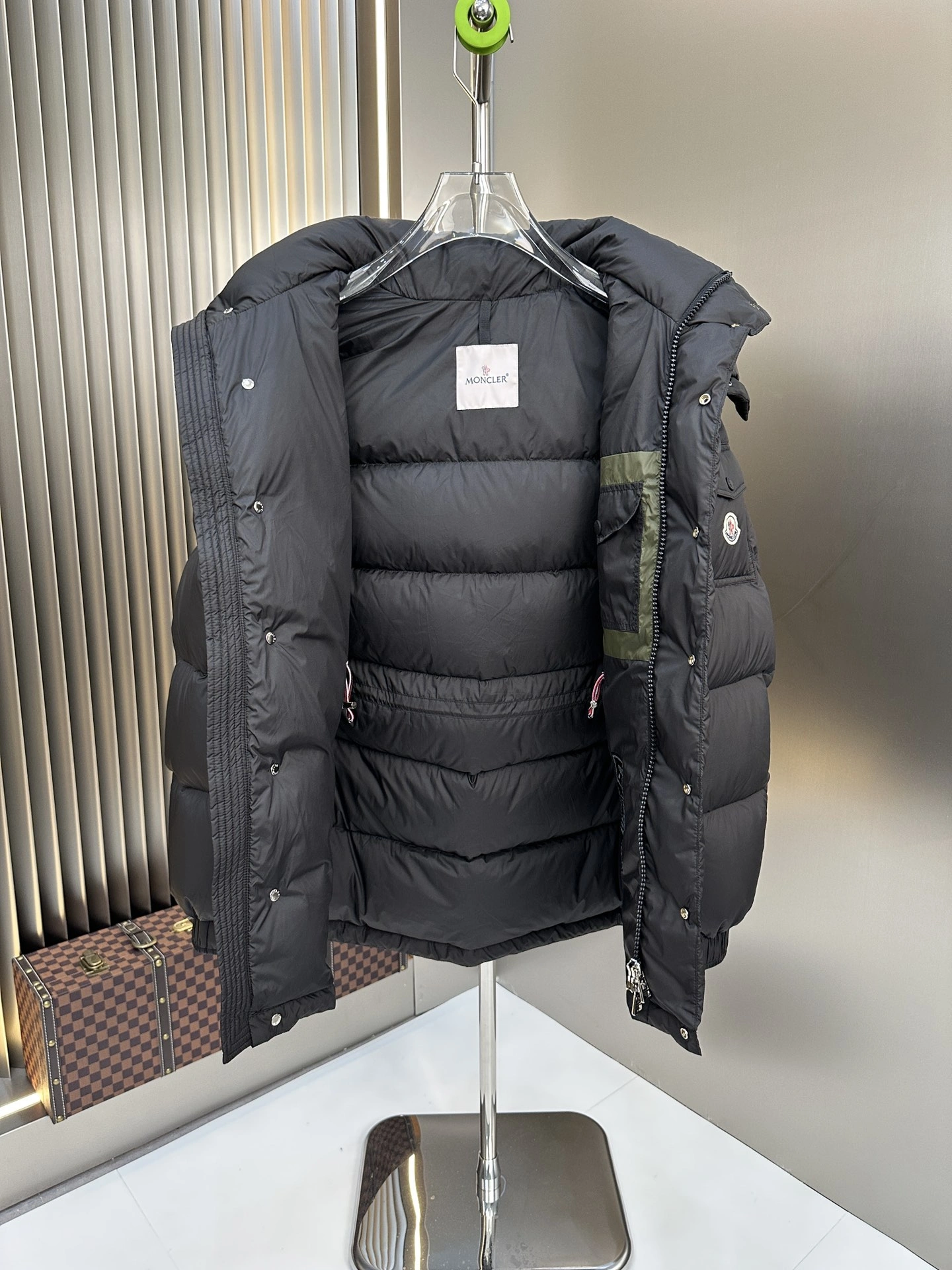 Moncler Down Jackets Durable 145741
