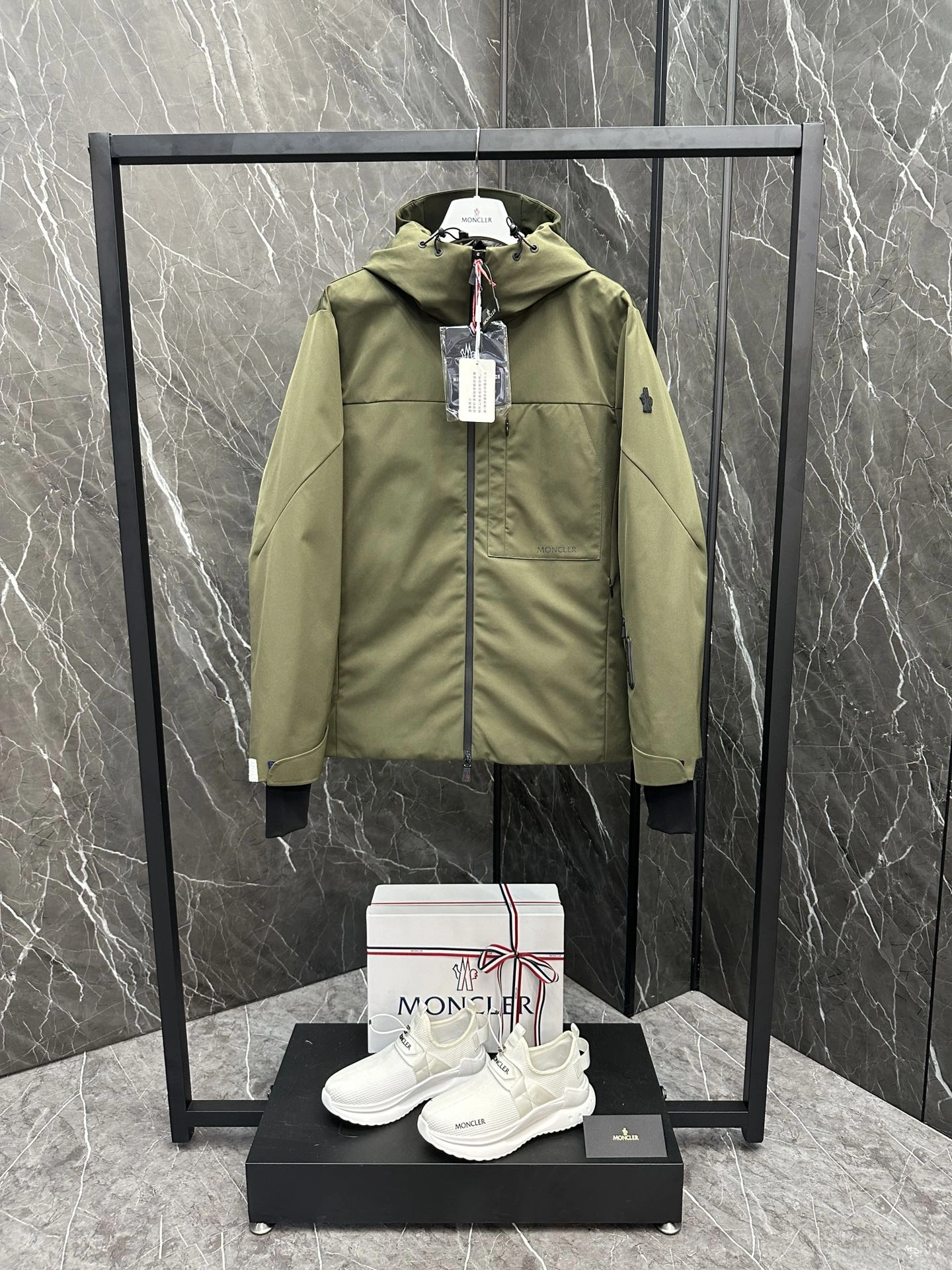 Snug Moncler Down Jackets 145737